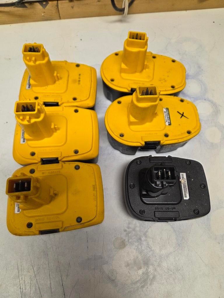Defecte Dewalt accu's - voor onderdelen of reparatie, Ophalen of Verzenden, Gebruikt, Overige typen