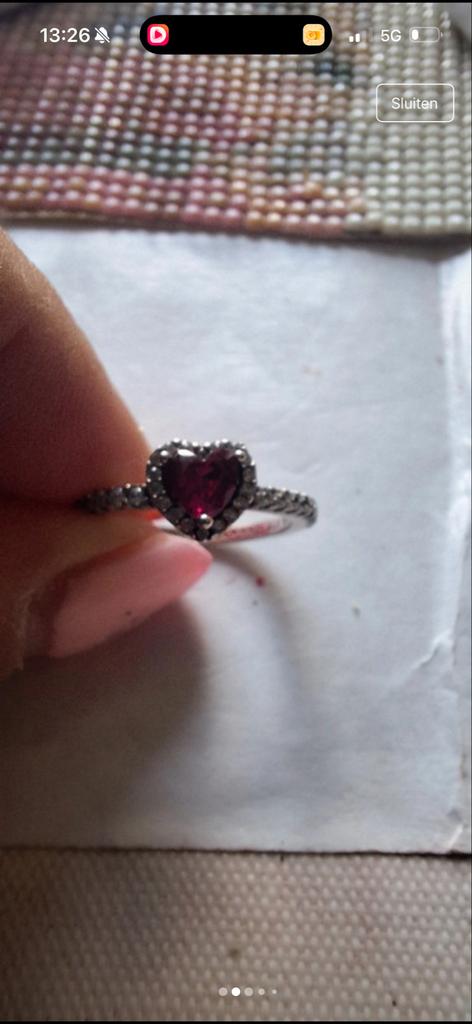Pandora ring met hartvormige rode steen, Zo goed als nieuw, 17 tot 18, Dame, Zilver