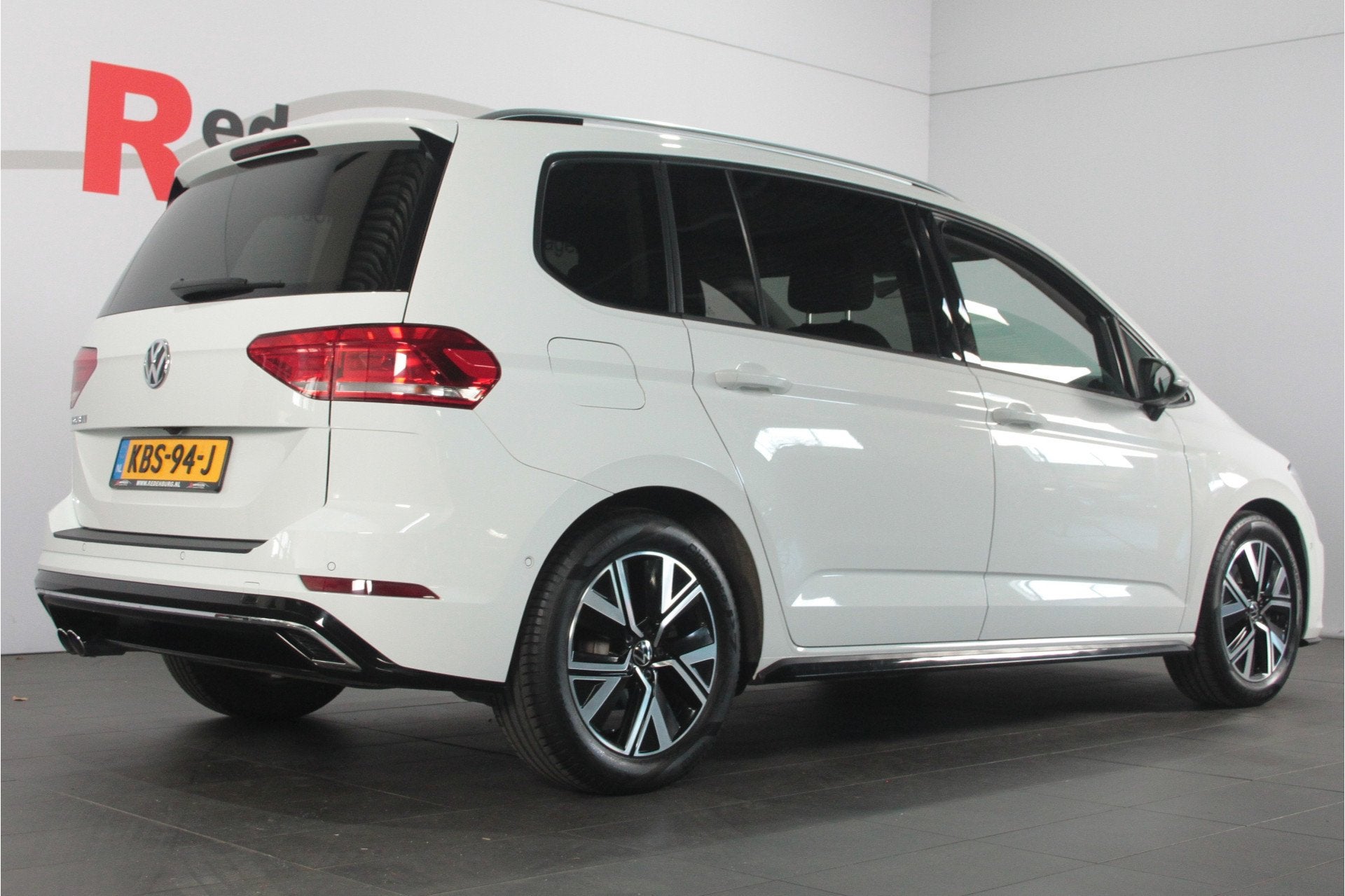 Volkswagen Touran 1.4 TSI R-Line 7p - Automaat - Pano / Navi, Auto's, Gebruikt, Euro 6, 4 cilinders, 150 pk