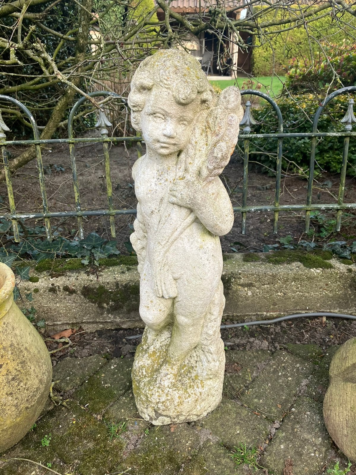 Betonnen Beeld Jongen met Bloemen - Klassieke Tuindecoratie, Ophalen, Nieuw, Nvt, Beton