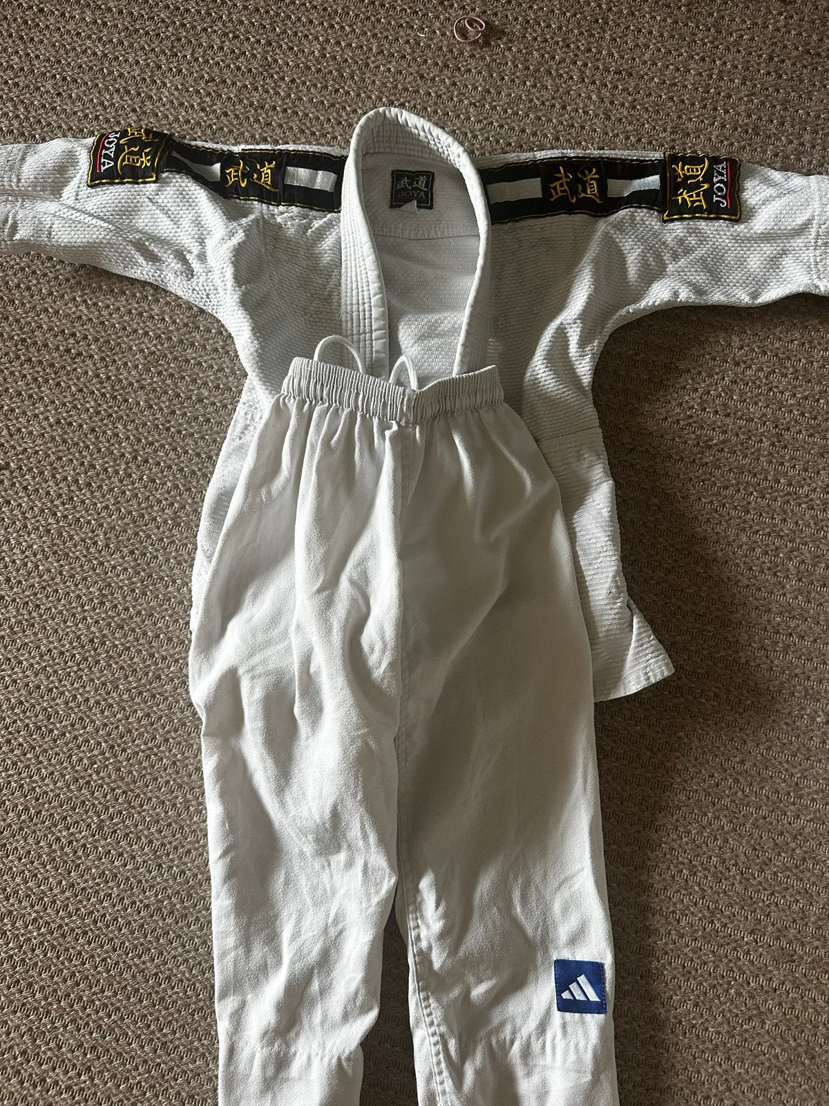 Vechtsportpakken (Judo/Karate) - Adidas & Essimo, Sport en Fitness, Vechtsporten en Zelfverdediging, Gebruikt, Judo, Vechtsportpak