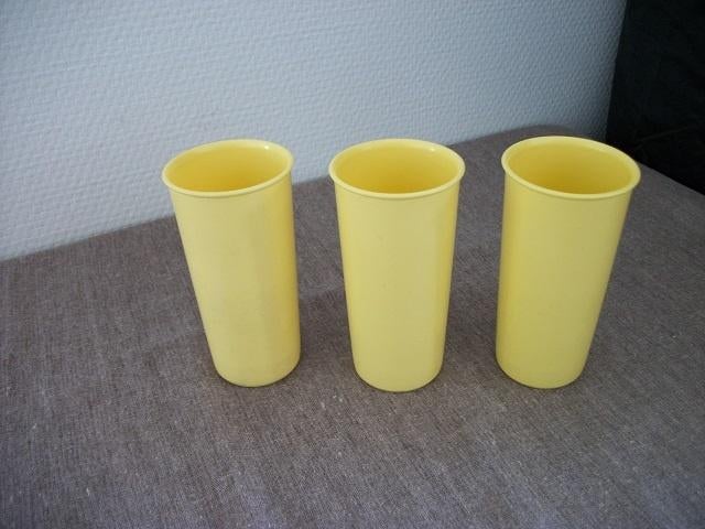3 Tupperware Bekertjes ( 11 cm hoog ), Ophalen of Verzenden, Gebruikt, Overige typen