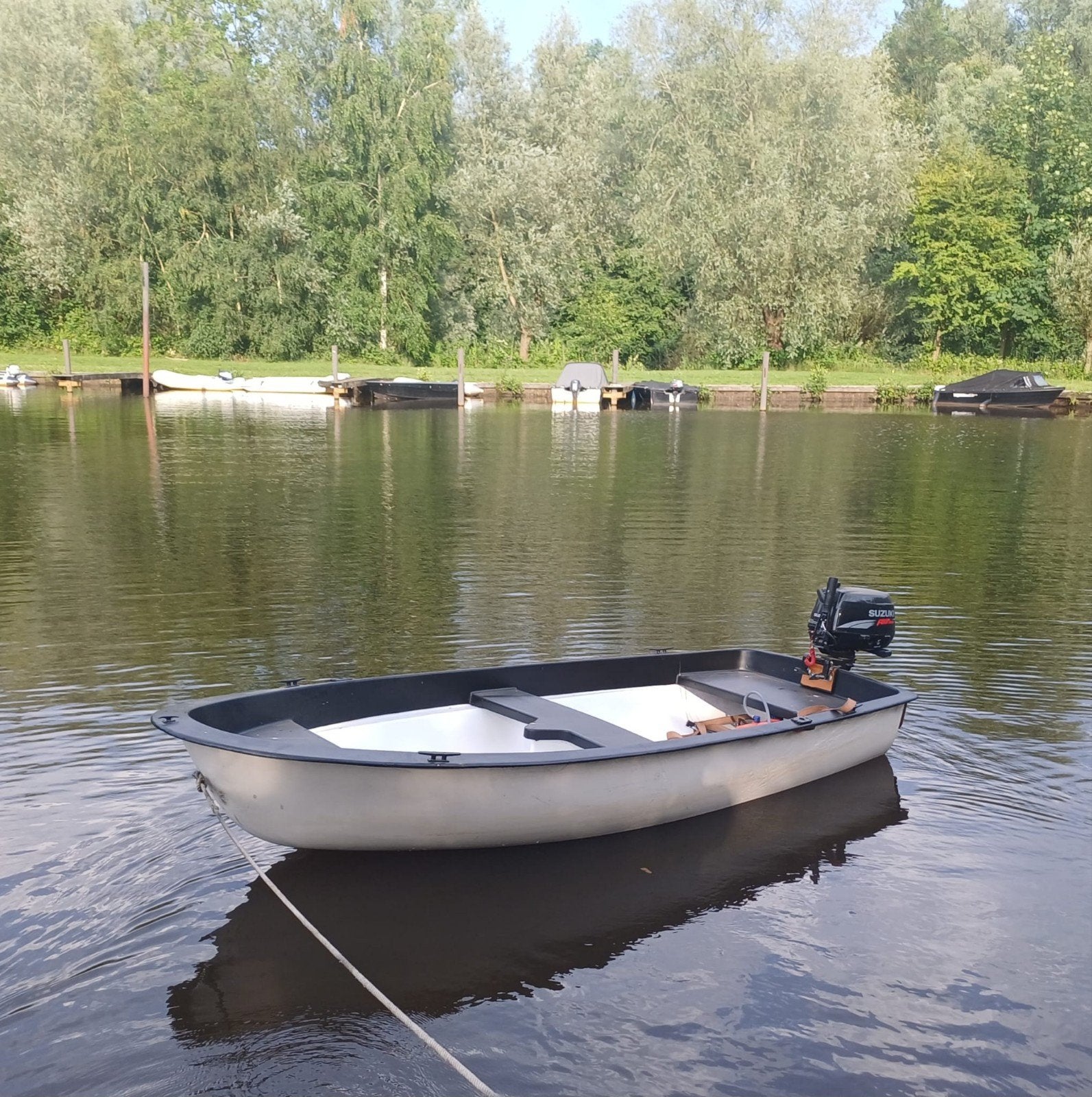 Mooie polyester boot met 6pk motor en trailer, Buitenboordmotor, 6 pk, Trailer, Zo goed als nieuw