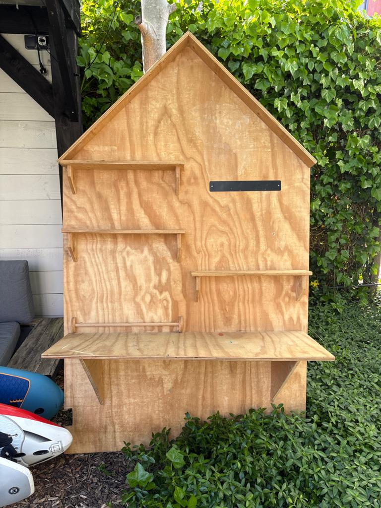 Uniek Houten Huisjes Bureau met Planken - Speels & Functione, Ophalen, Opbergruimte, Gebruikt, Hout