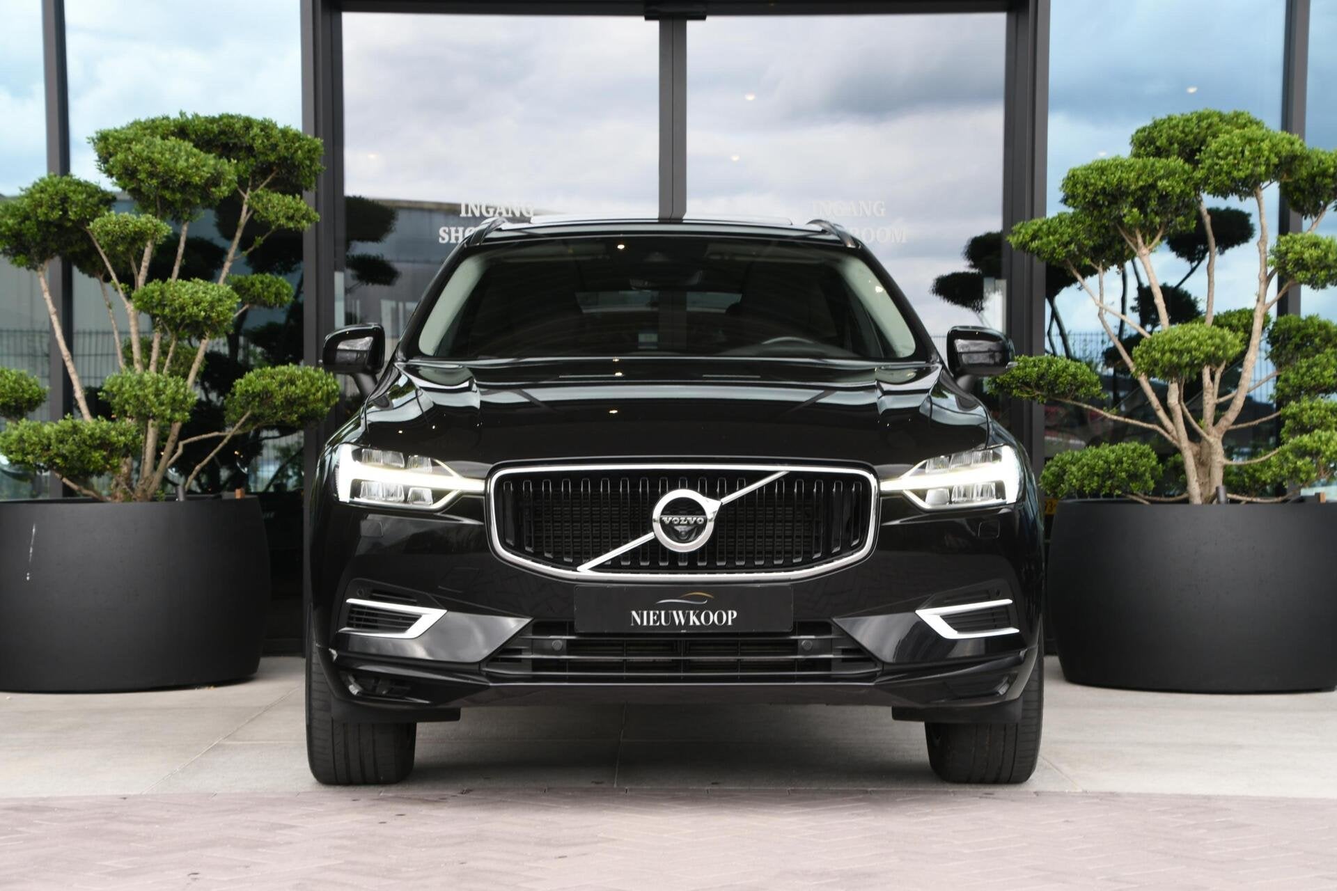 Volvo XC60 2.0 T8 Twin Engine AWD Momentum CARPLAY | PANO |, Automaat, Gebruikt, Bedrijf, XC60