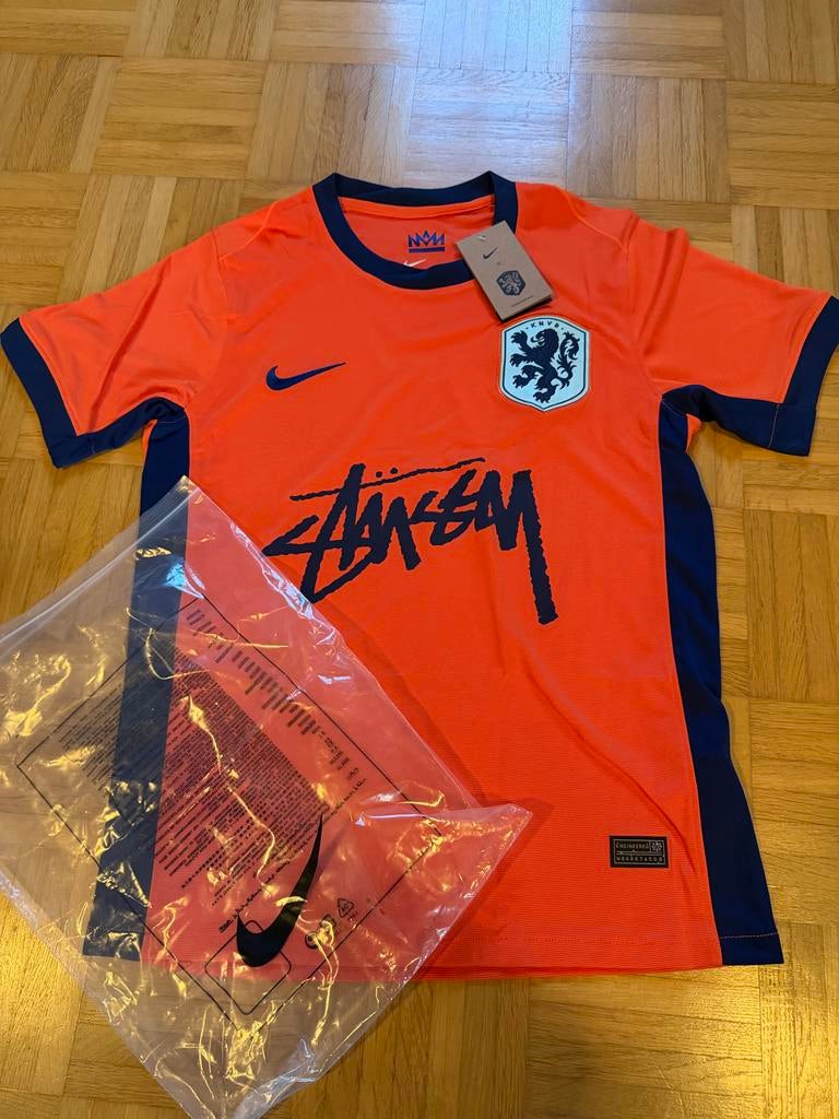 Stussy x Nike x KNVB Nederland Shirt Maat S/L, Maat S, Ophalen of Verzenden, Nieuw, Shirt