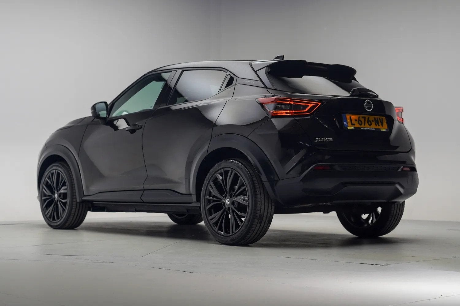 Nissan Juke 1.0 DIG-T Enigma [ Clima Navi Apple Carplay/Andr, Zwart, Origineel Nederlands, Bedrijf, Handgeschakeld
