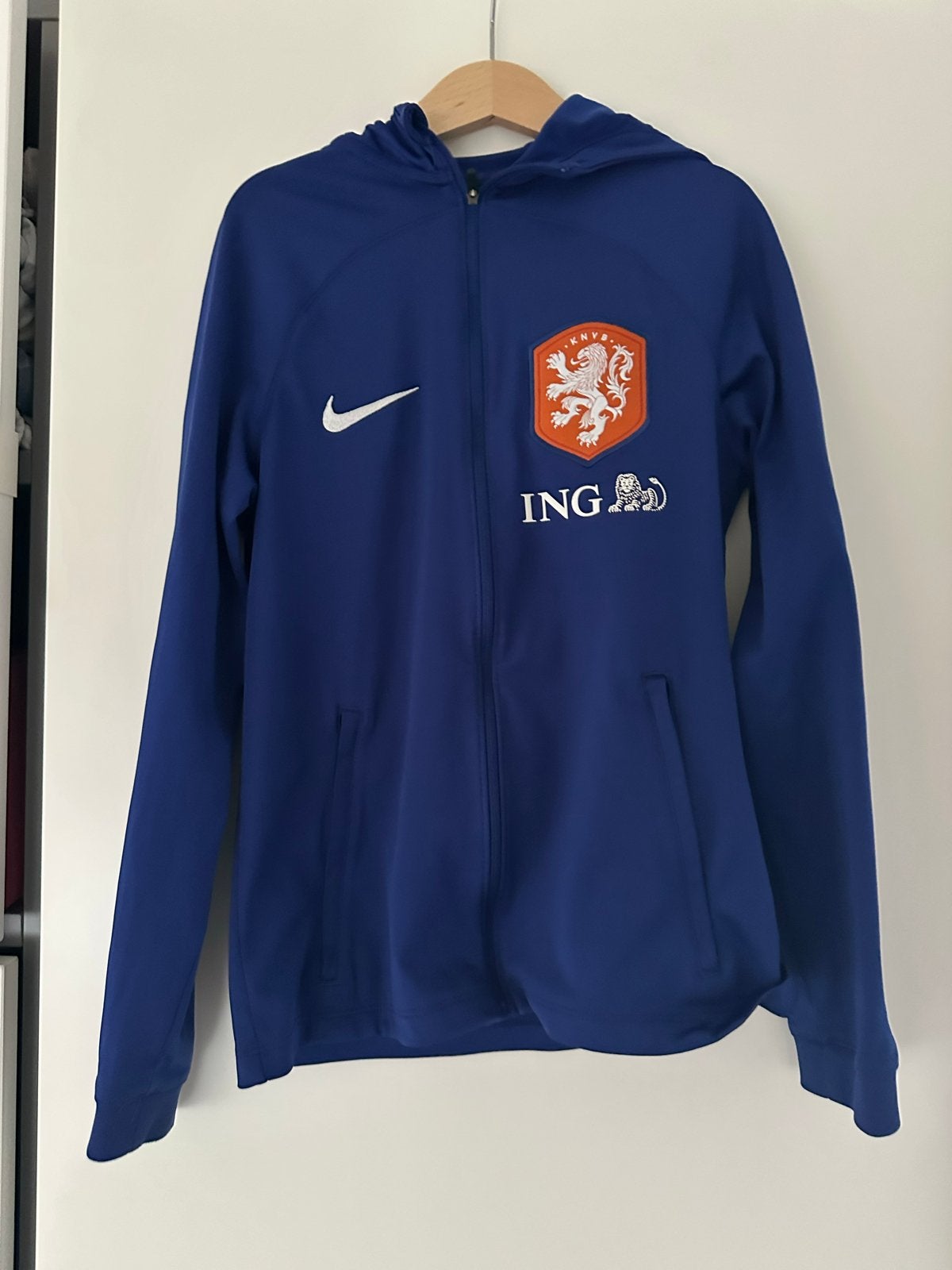 Nike Oranje  Trainingspak - maat 128- 137 CM, Ophalen of Verzenden, Zo goed als nieuw, Jongen of Meisje, Setje