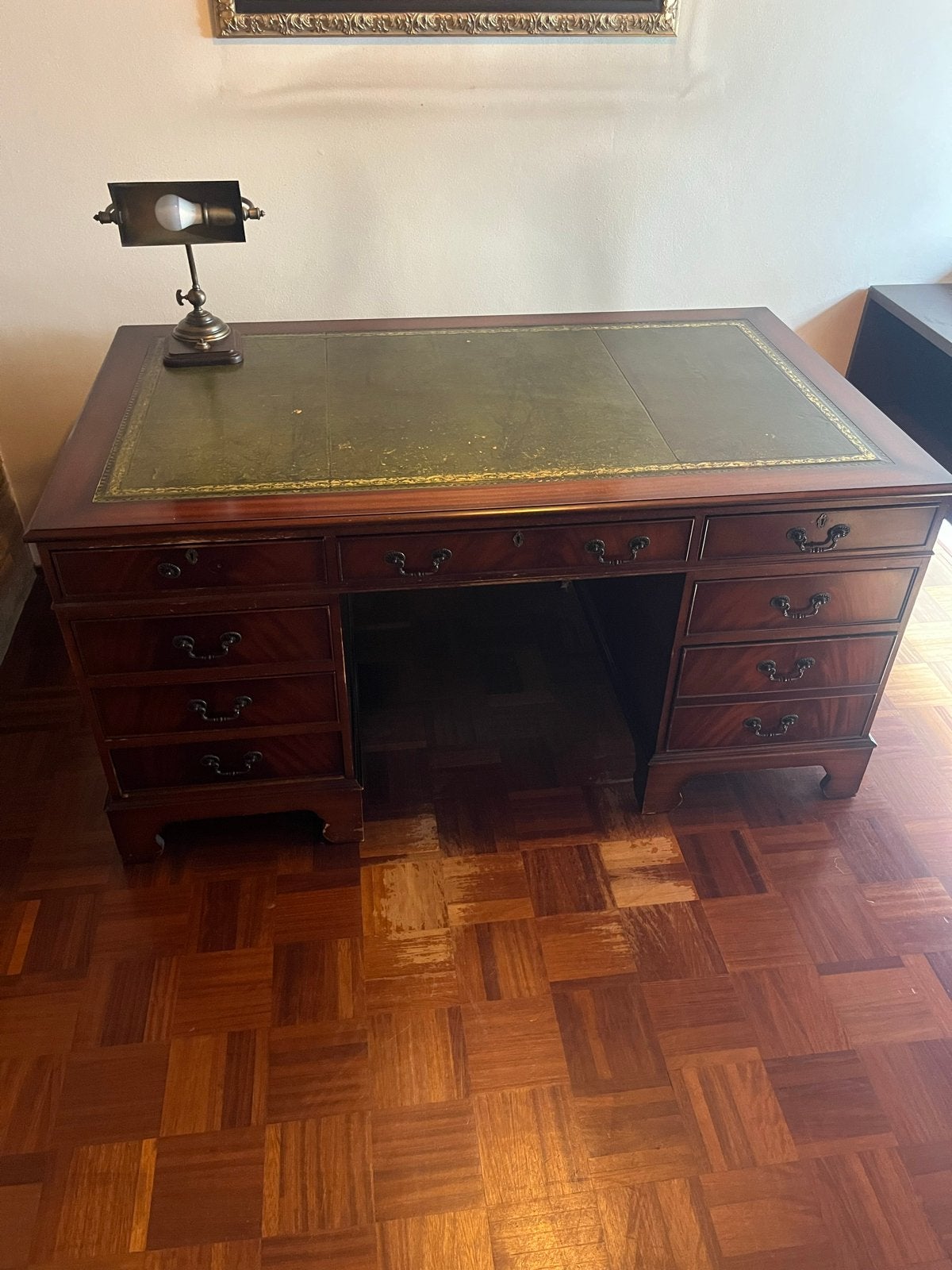 Antiek houten bureau met groen lederen blad, Antiek en Kunst, Ophalen