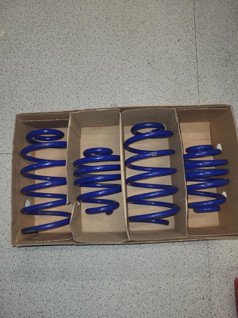 Volkswagen Golf 4 R32 verlagingsveren blauw 4 motion V6 VR6, Ophalen, Nieuw, BMW