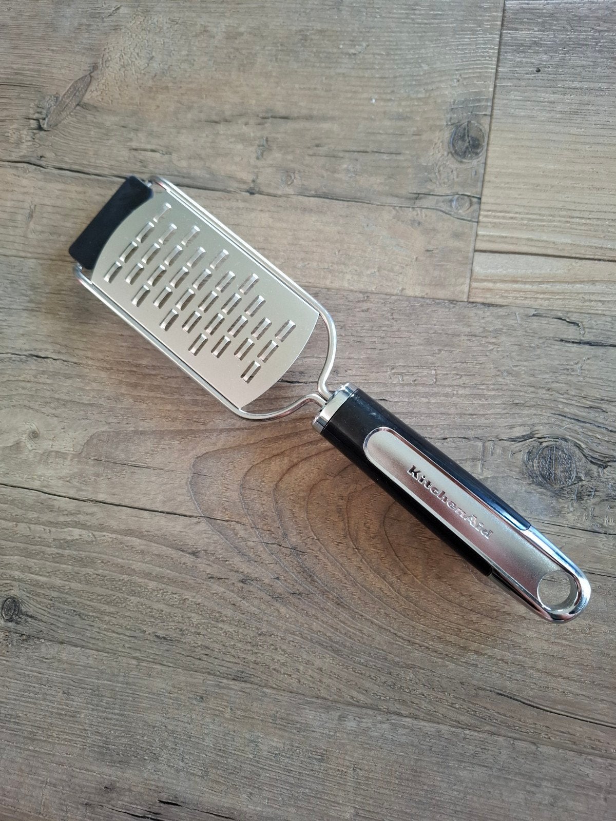 ZGAN!!!  RVS rasp met beschermhoes van KITCHEN AID, Ophalen of Verzenden, Zo goed als nieuw, Metaal, Zwart