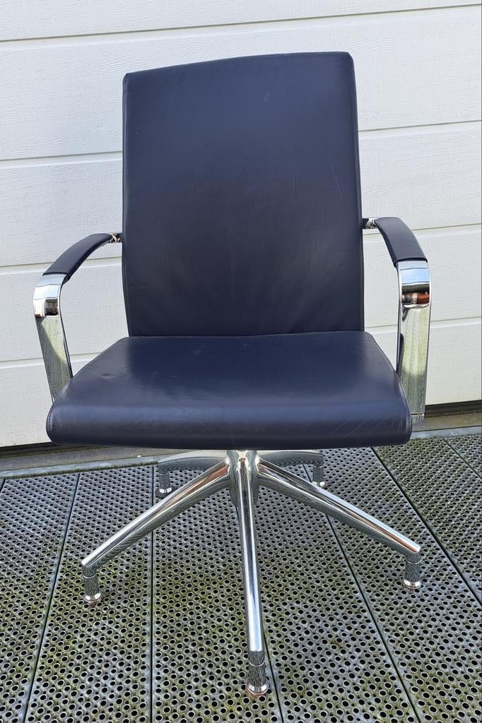 Moderne bureaustoel blauw leer/chroom, Ophalen, Zo goed als nieuw, Blauw