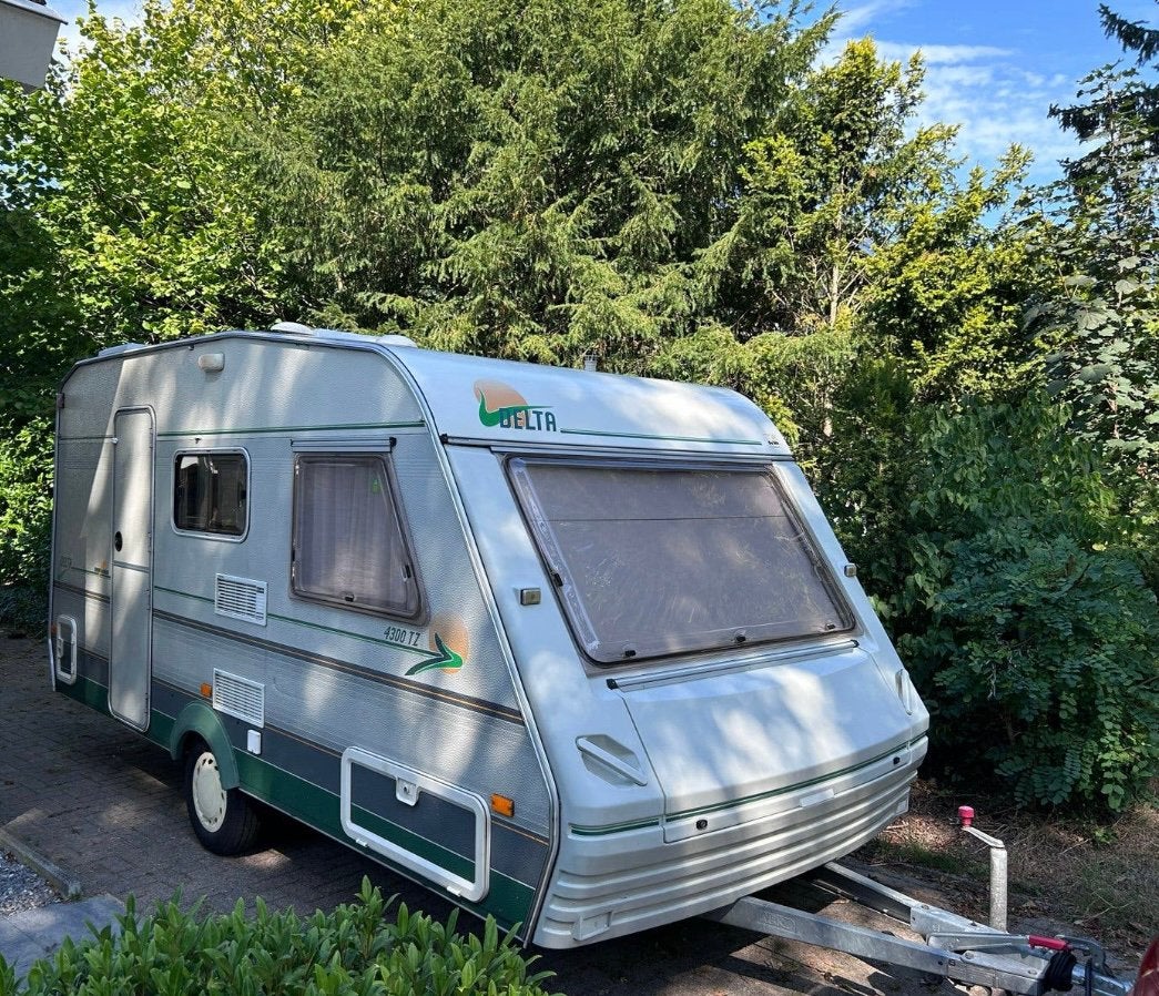 Delta 4300 TZ met voortent en luifel bouwjaar 1997, Reservewiel, Omvormbare zithoek, 750 - 1000 kg, Particulier