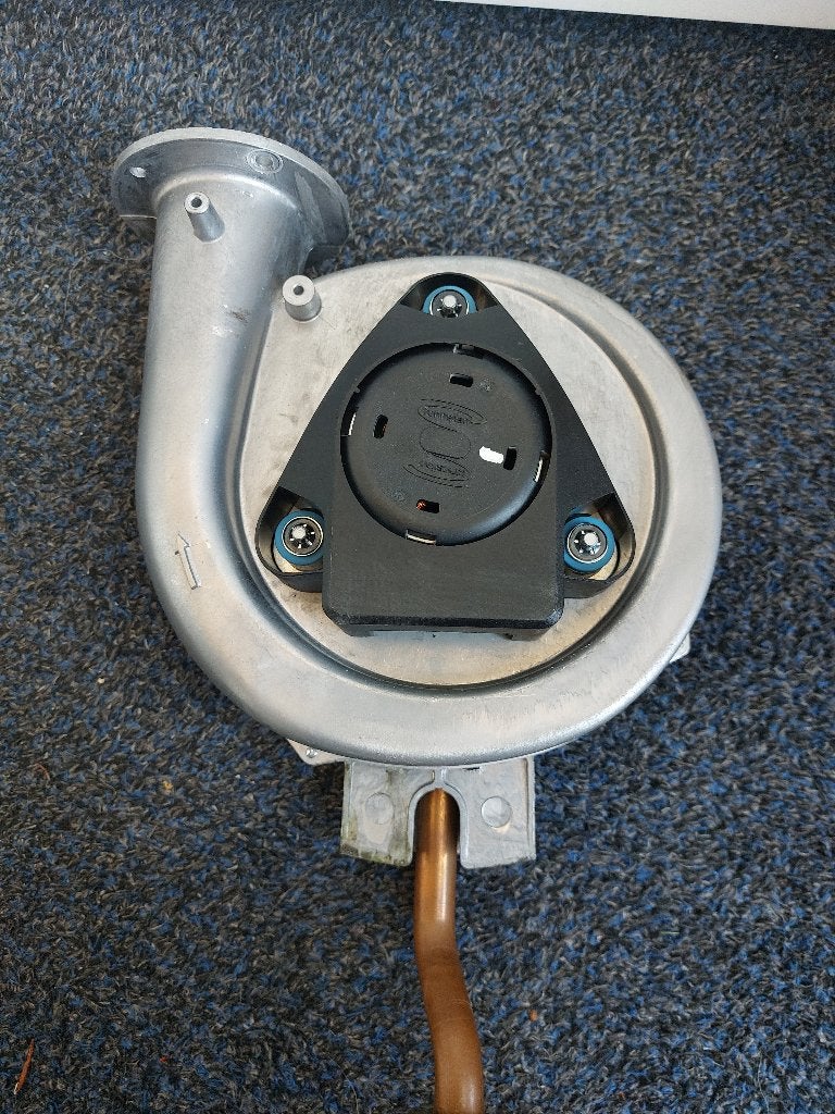 Intergas hre gas ventilator of gasklep 24/18, Doe-het-zelf en Verbouw, Verwarming en Radiatoren, 30 tot 80 cm, Gebruikt, Hoog rendement (Hr)
