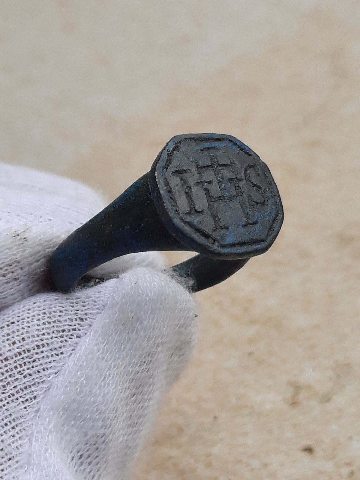 Bronzen ring middeleeuws bodemvondst, Verzenden