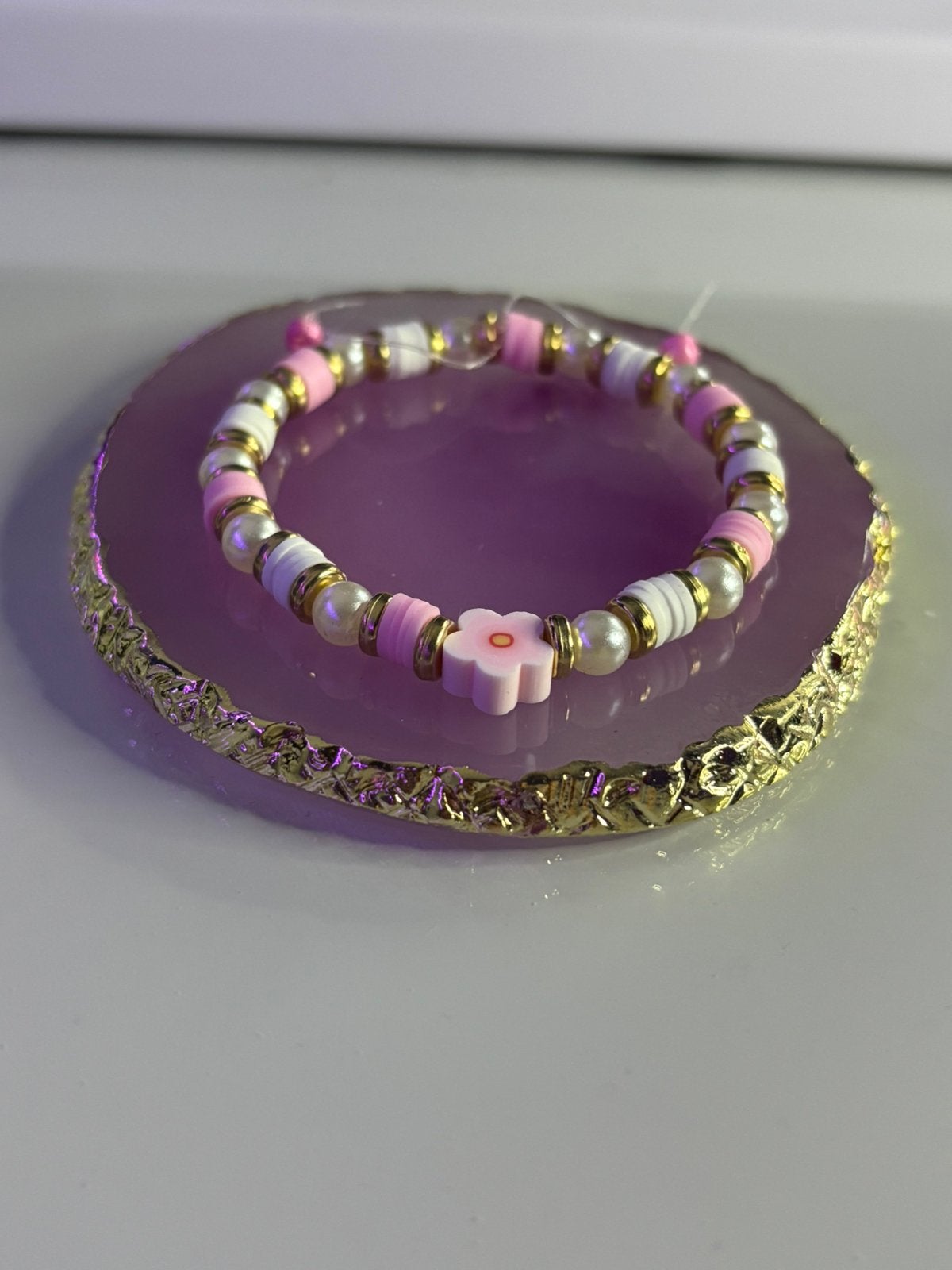 Roze armbandje met bloem, Sieraden, Tassen en Uiterlijk, Armbanden, Verzenden, Kunststof of Plastic, Nieuw, Roze