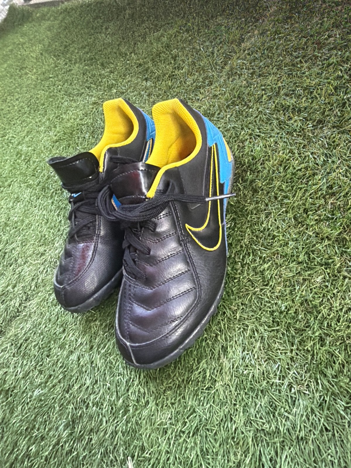 Voetbalschoenen maat 35.5 - Nooit gedragen, Sport en Fitness, Voetbal, Ophalen, Nieuw, Schoenen