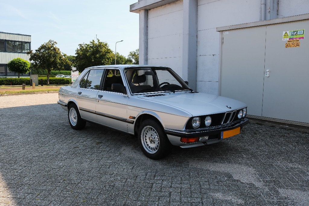 1982 - BMW 520i E28 - 6 cilinder - Handgeschakeld - LPG, Auto's, 129 pk, Overige kleuren, Particulier, Sedan