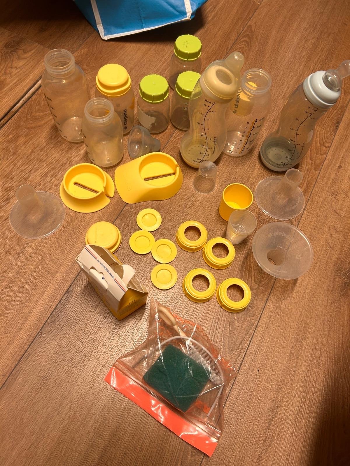 Babyvoeding set: flessen, spenen, bewaarbakjes en meer, Ophalen of Verzenden, Gebruikt, Babyfles, Medela