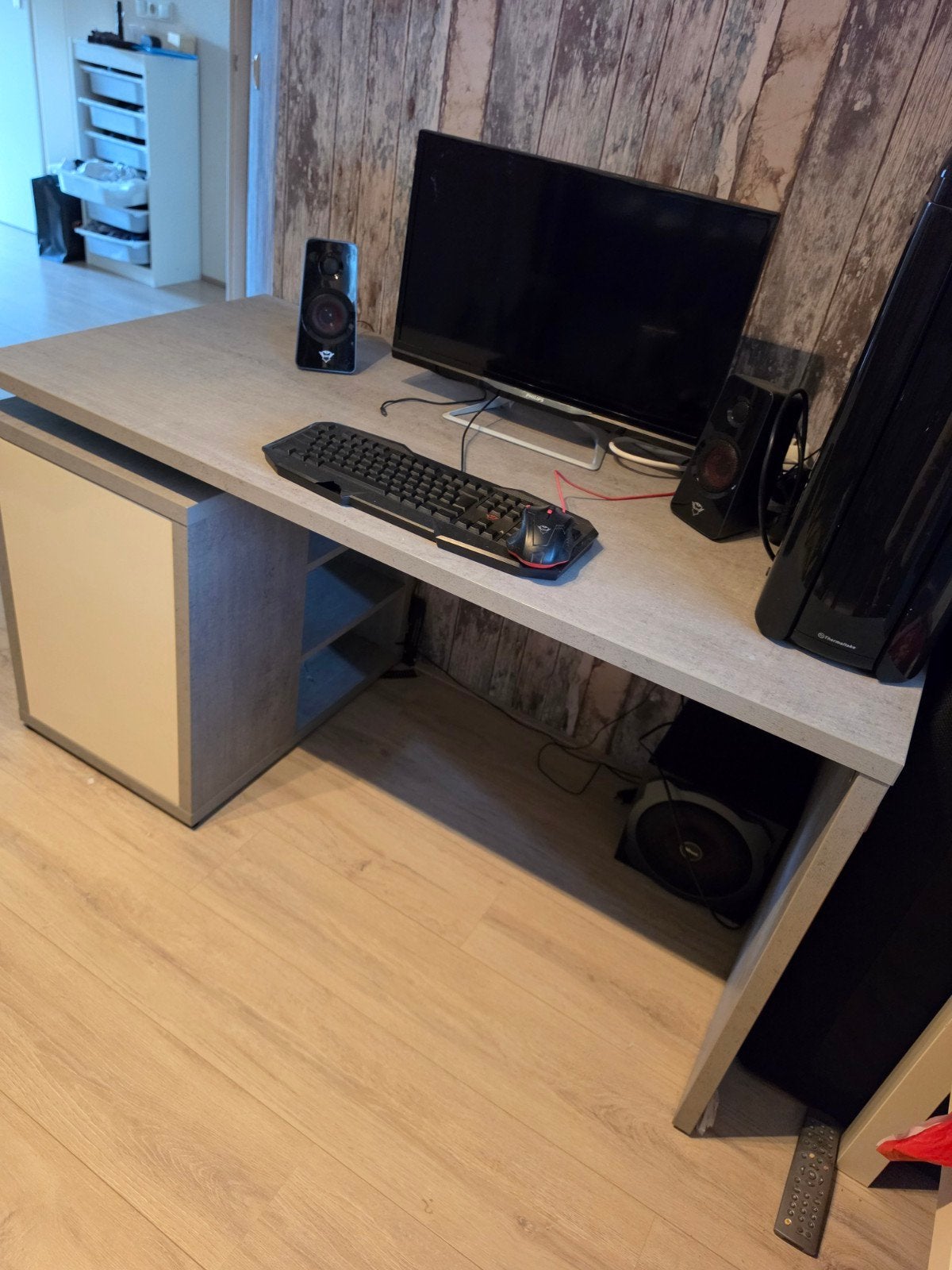 Modern grijs bureau met opbergruimte en kast, Ophalen, Opbergruimte, Gebruikt, Spaanplaat of MDF