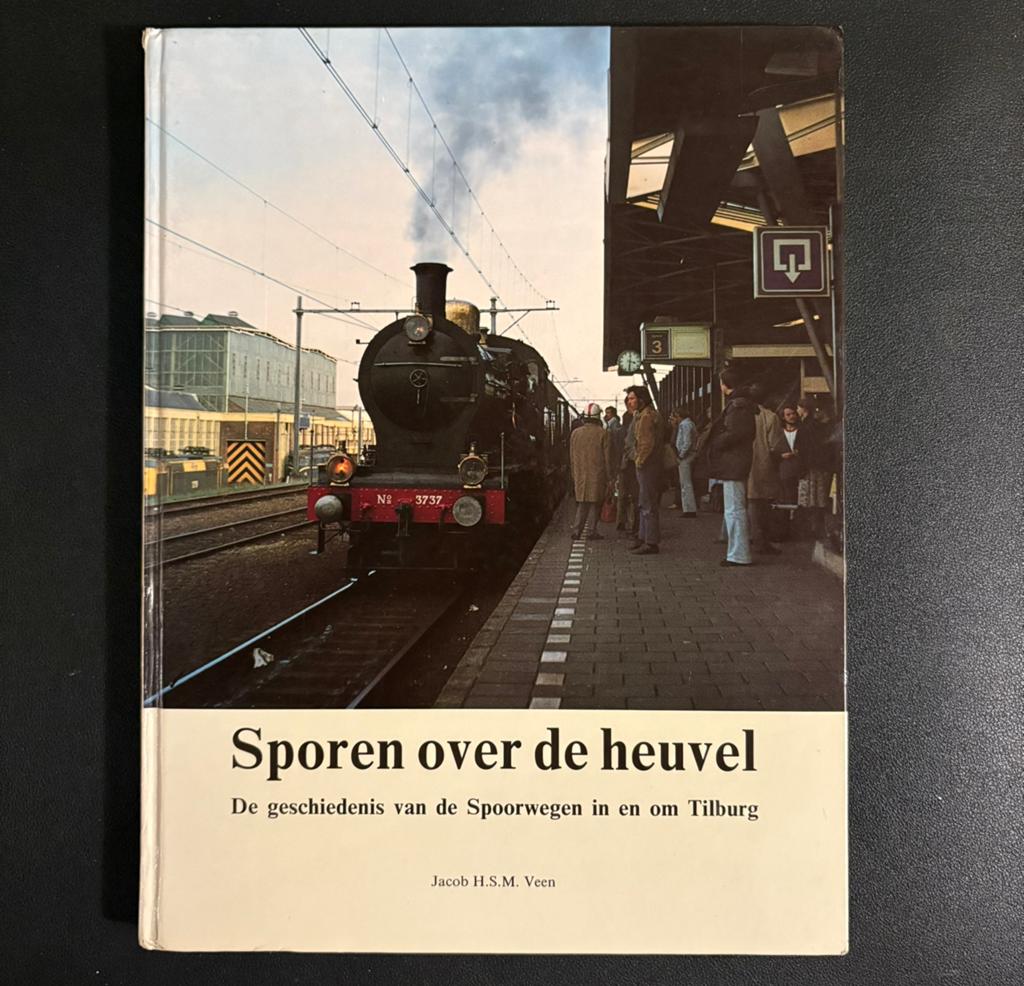 Sporen over de heuvel - spoorlijnen rondom Tilburg (1988), Ophalen of Verzenden, Gebruikt, Trein, Boek of Tijdschrift