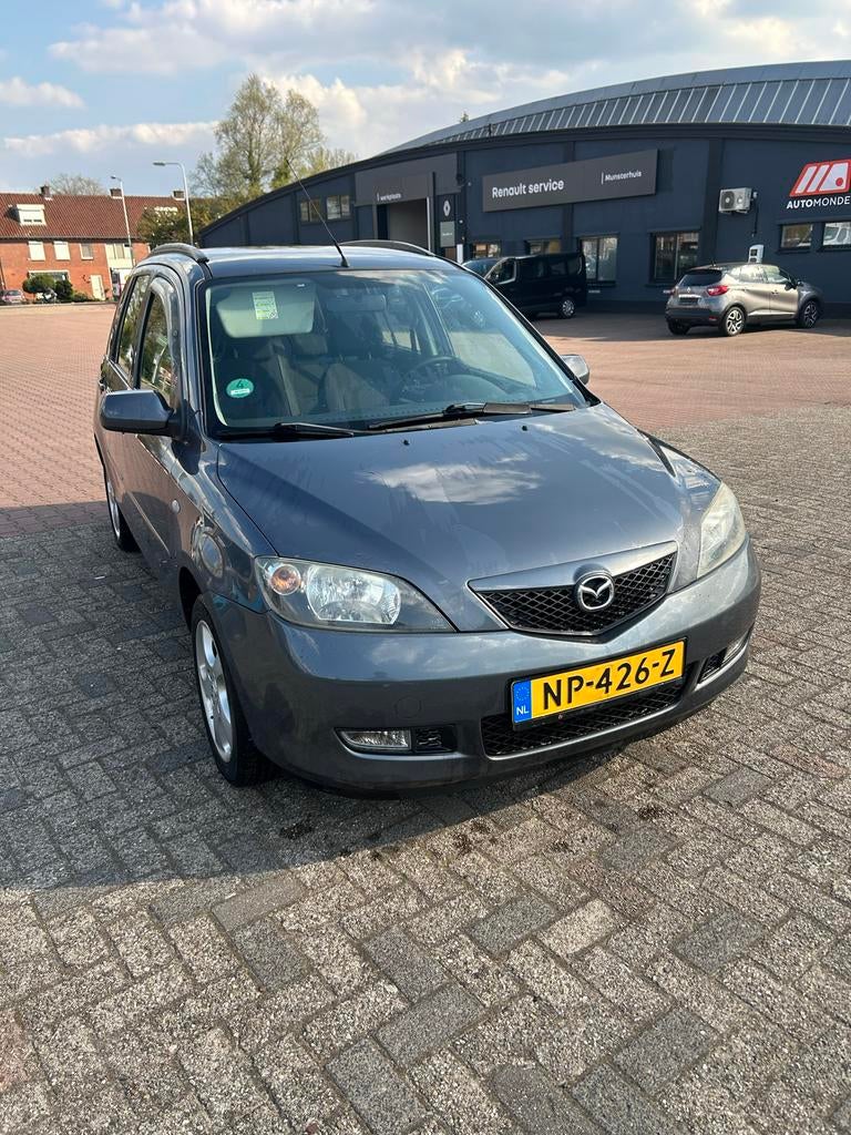 Mazda 2 1.4 16V 2004 Grijs, Voorwielaandrijving, 1025 kg, 40 €/maand, Zwart