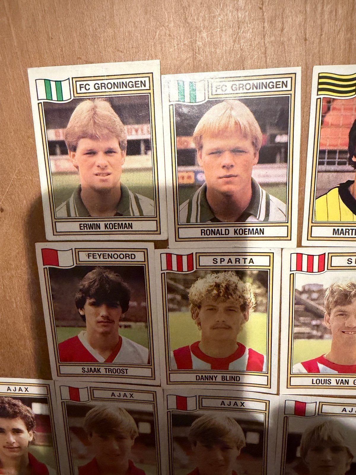 17 X Knip Panini Voetbal 83 Ajax Feyenoord Koeman Sparta, Verzamelen, Ophalen of Verzenden, Gebruikt, Ajax, Poster, Plaatje of Sticker