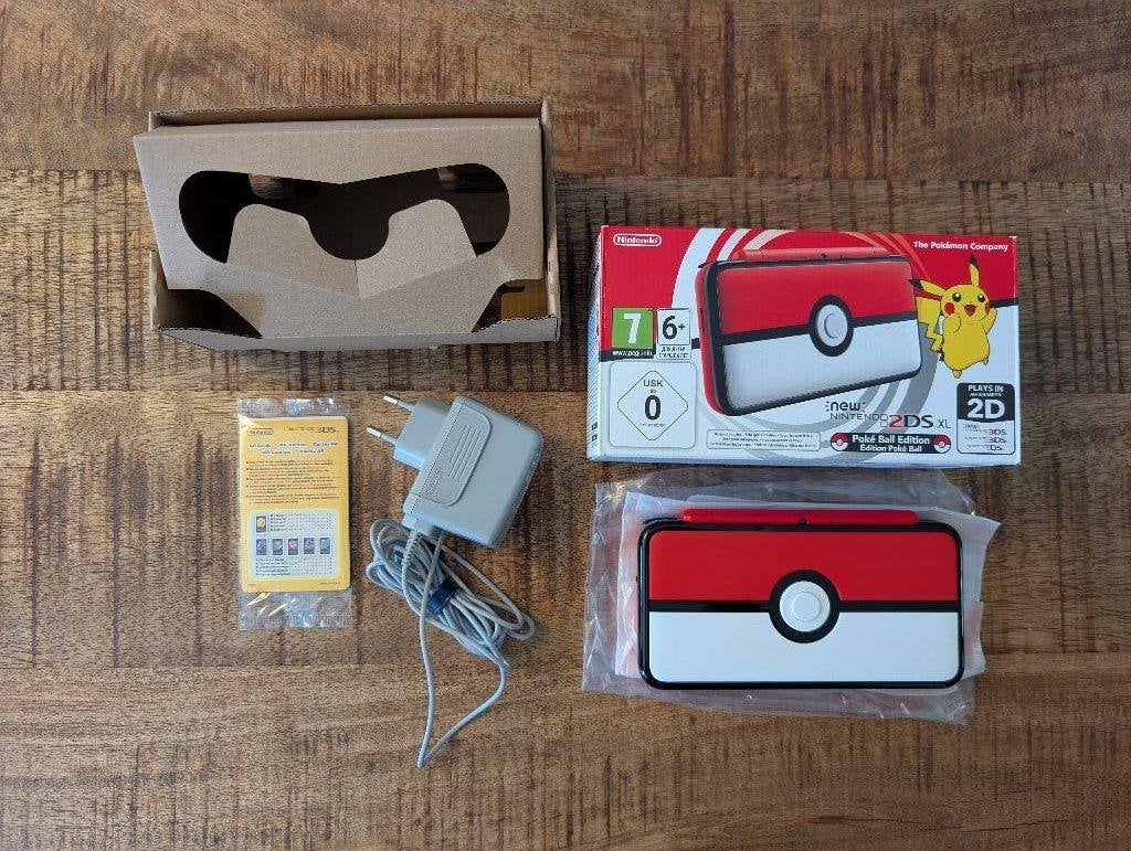 Nintendo 2DS XL Pokéball-editie, Spelcomputers en Games, Spelcomputers | Nintendo 2DS en 3DS, 2DS XL, Ophalen of Verzenden, Zo goed als nieuw