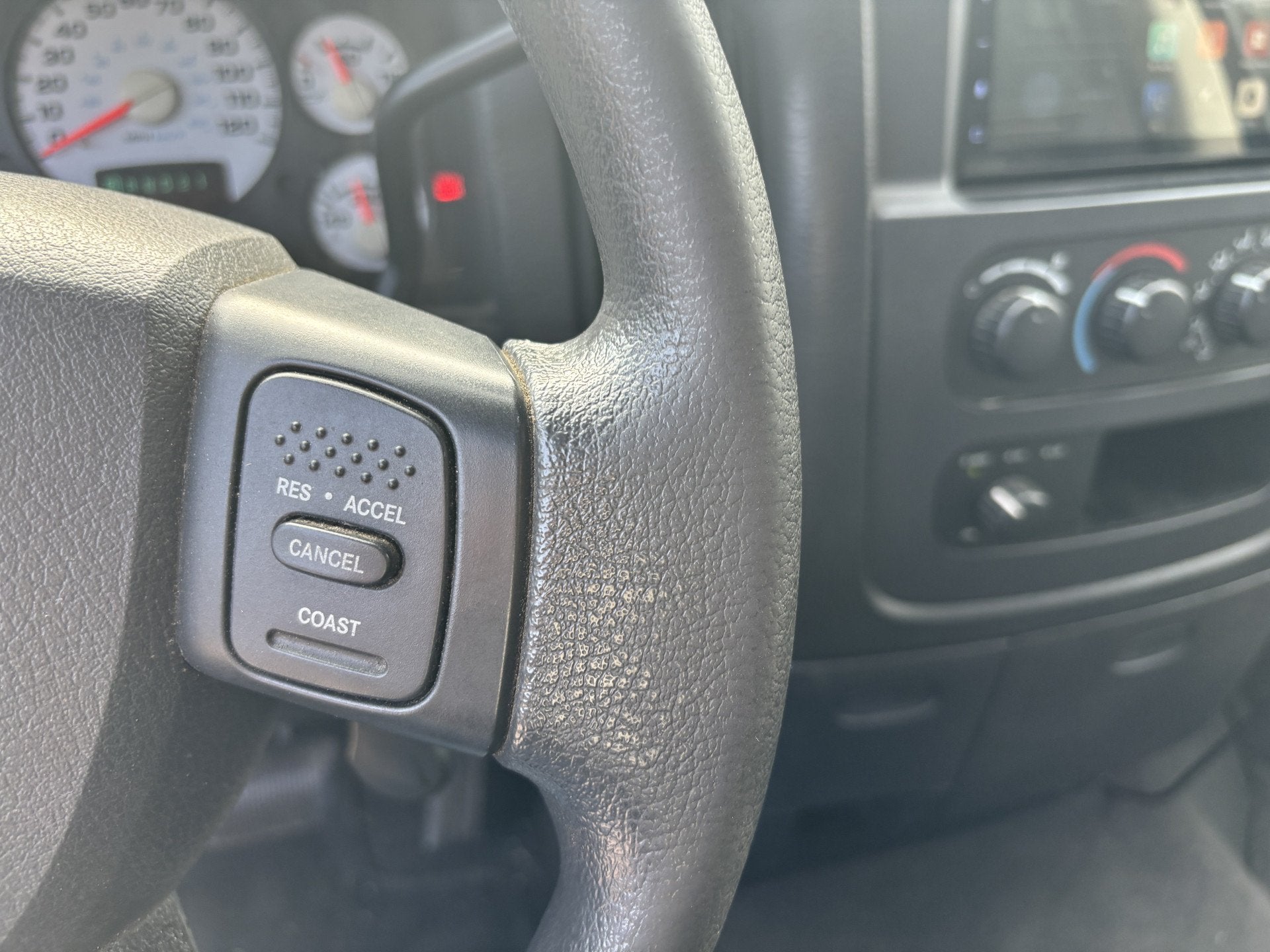 Foto 20 van Dodge Ram 2500 SLT 5.9L Cummins. 4wd, Crew-Cab, Nw-APK, Youn