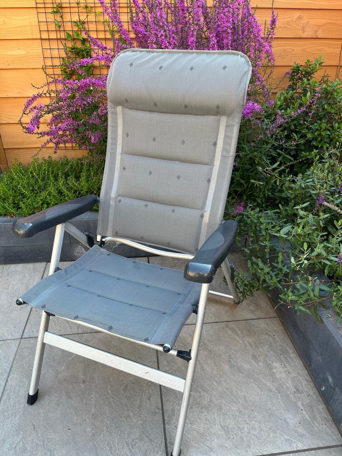 Comfortabele campingstoel met voetenbank - Travel Compact, Ophalen, Gebruikt, Campingstoel