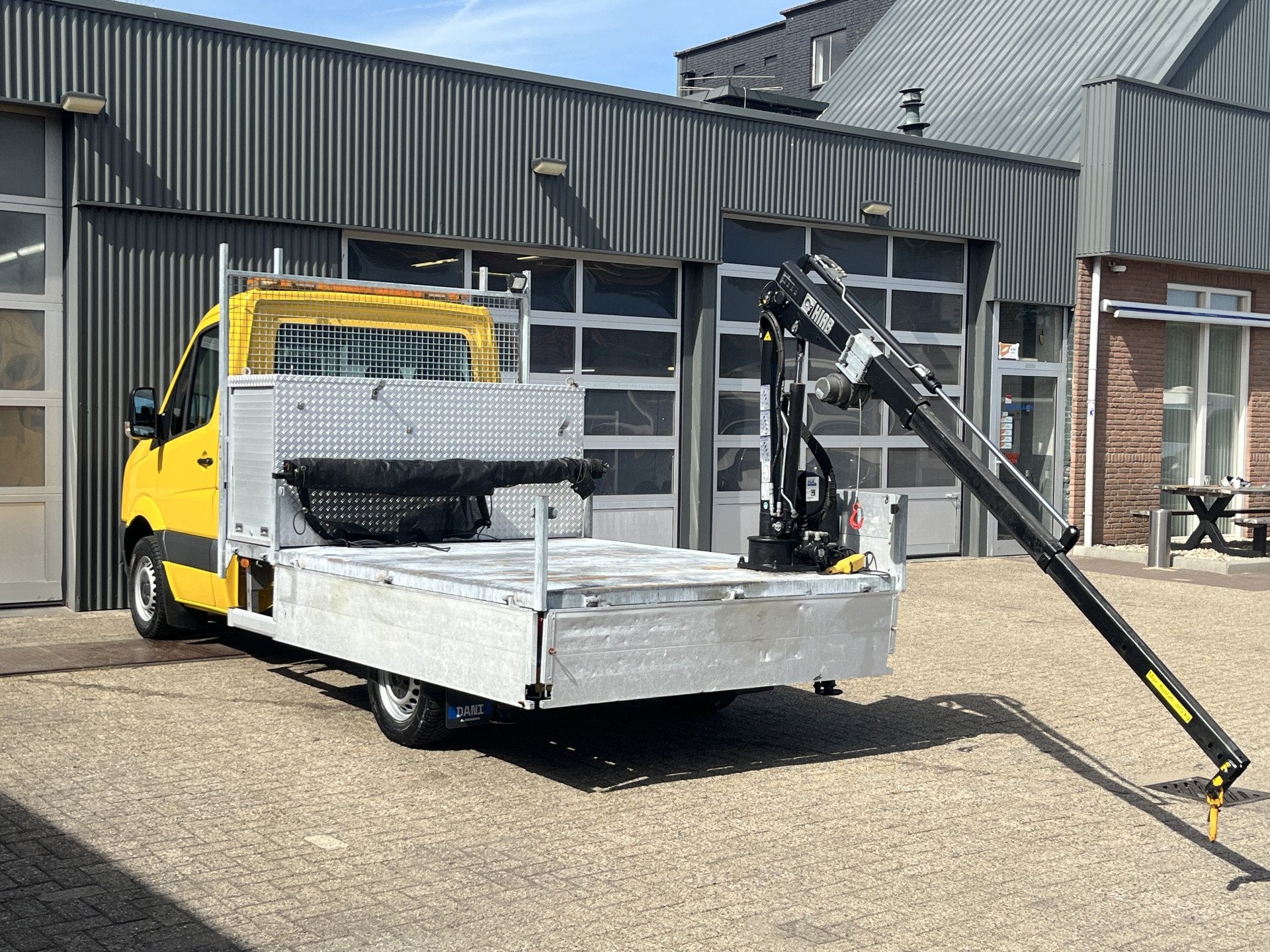 Volkswagen Crafter 35 2.0 TDI L2H1 HIAB Laadkraan 013T Hijsh, Euro 5, Gebruikt, Zwart, Volkswagen