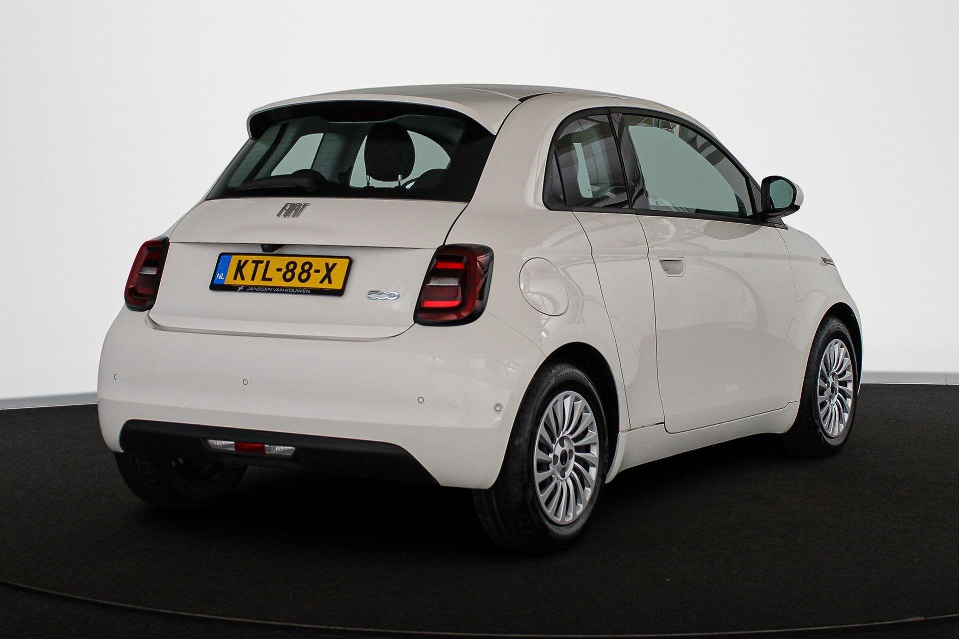Fiat 500 3+1 Icon 42 kWh SOH 97% Achteruitrijcamera Apple Ca, Auto's, Gebruikt, 4 stoelen, 97 %, Geïmporteerd