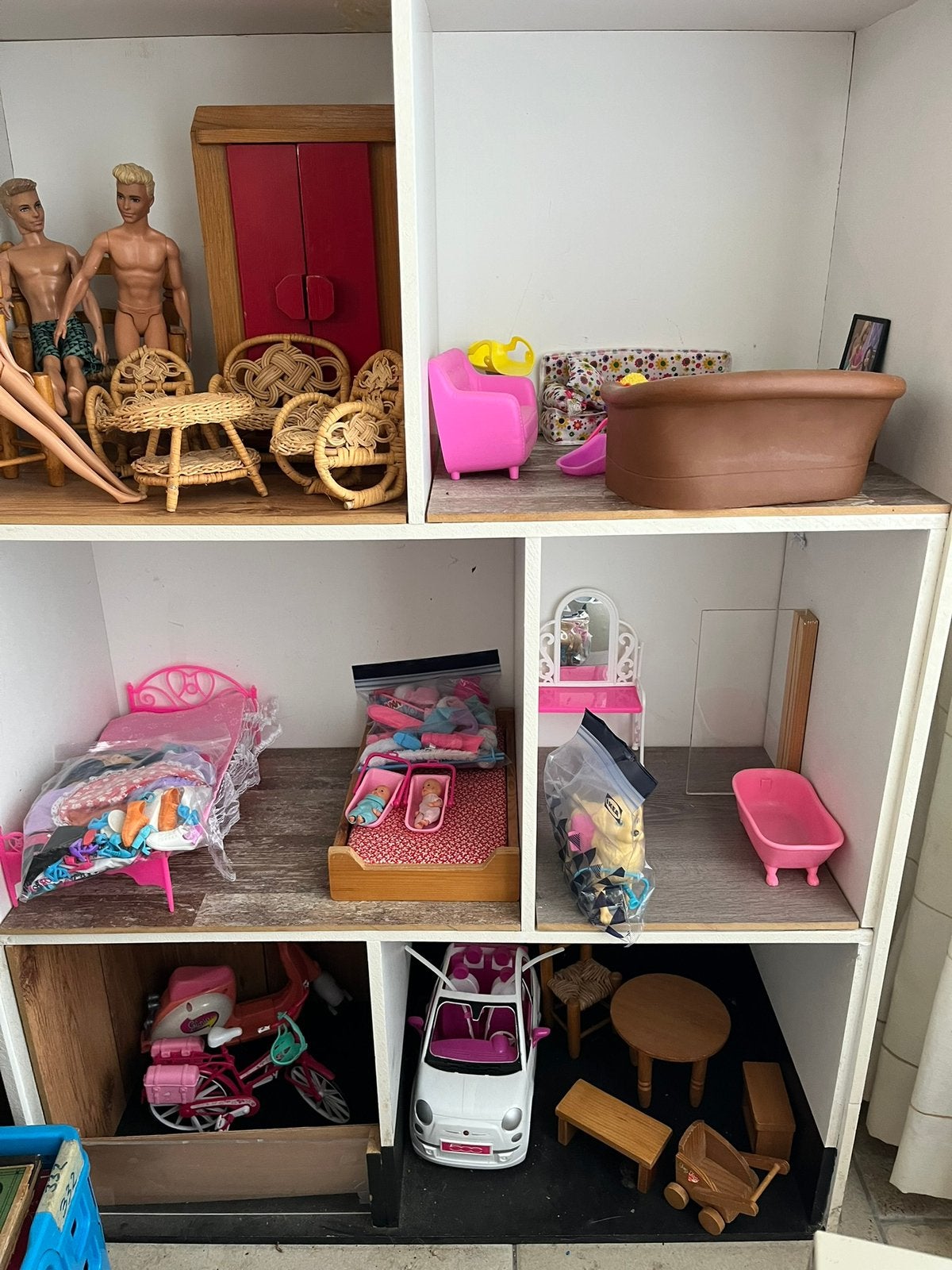 Grote Barbie inrichting – meubels, kleding & accessoires –, Ophalen, Zo goed als nieuw, Barbie