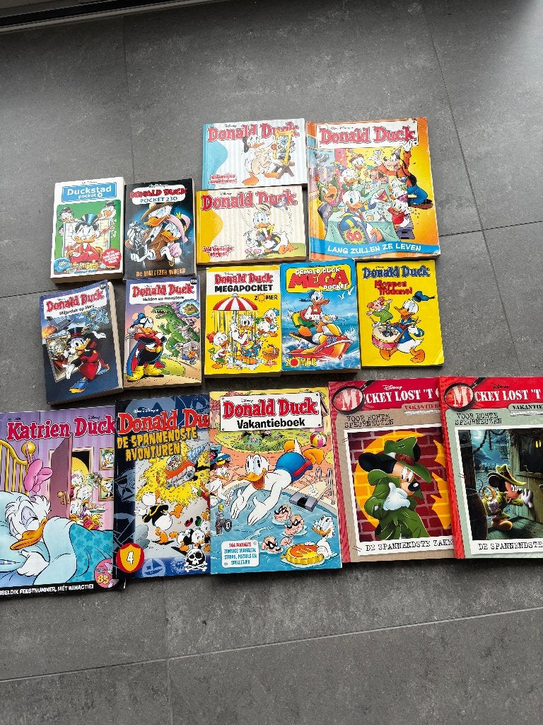 Donald Duck div boekjes & 2025 half jaargang, Boeken, Meerdere stripboeken, Ophalen of Verzenden, Gelezen, Donald Duck