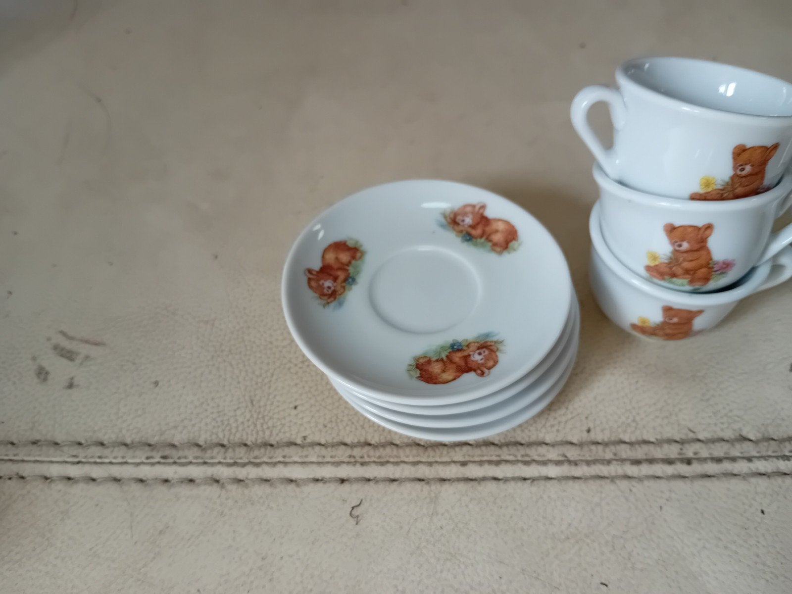 Schattig poppenservies met beertjes - Compleet theesetje, Kinderen en Baby's, Ophalen of Verzenden, Gebruikt, Overige typen