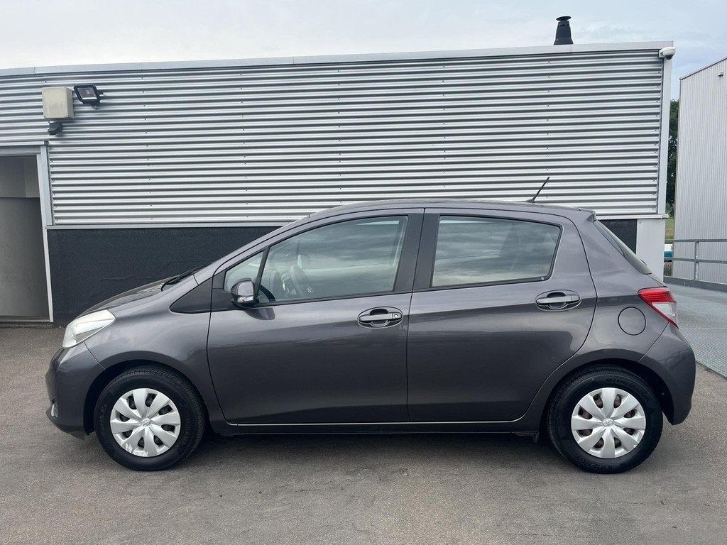 Toyota Yaris 1.0 VVT-i Now Airco, 5-deurs, 1e eign NL-auto,, Euro 5, Stof, Gebruikt, Origineel Nederlands