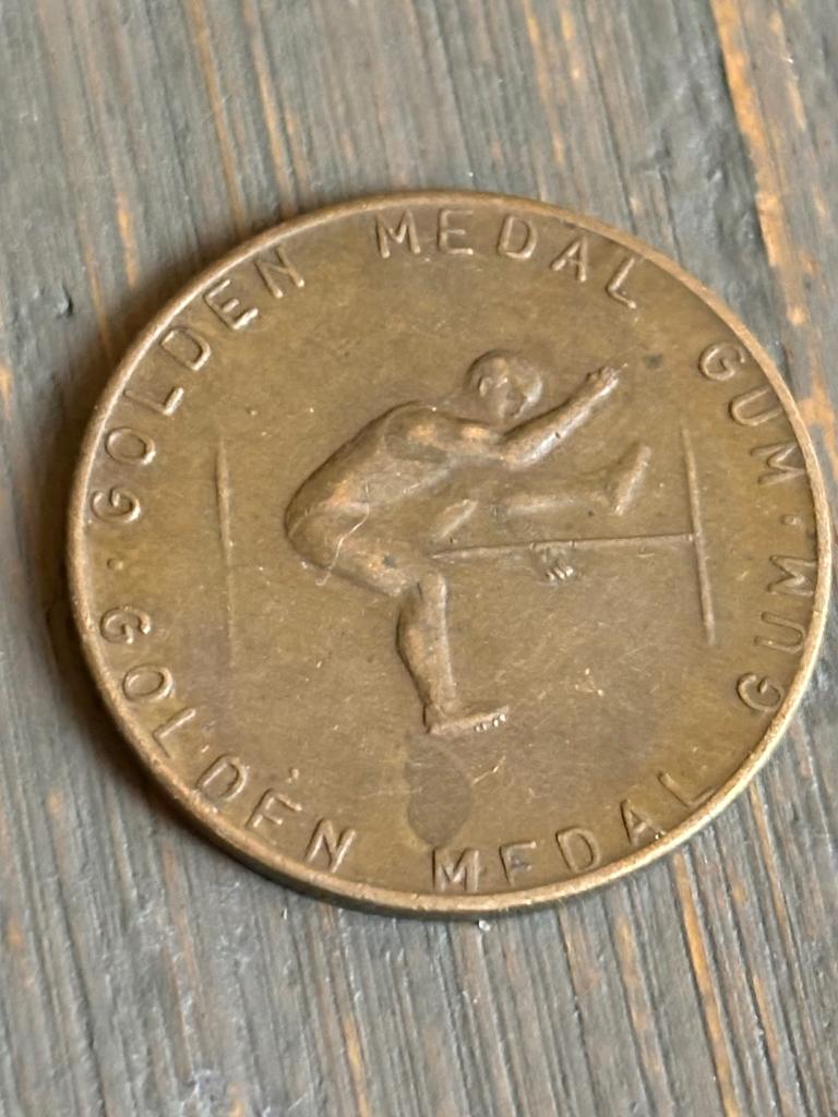 Penning golden medal gum, Ophalen of Verzenden, Overige materialen, Buitenland