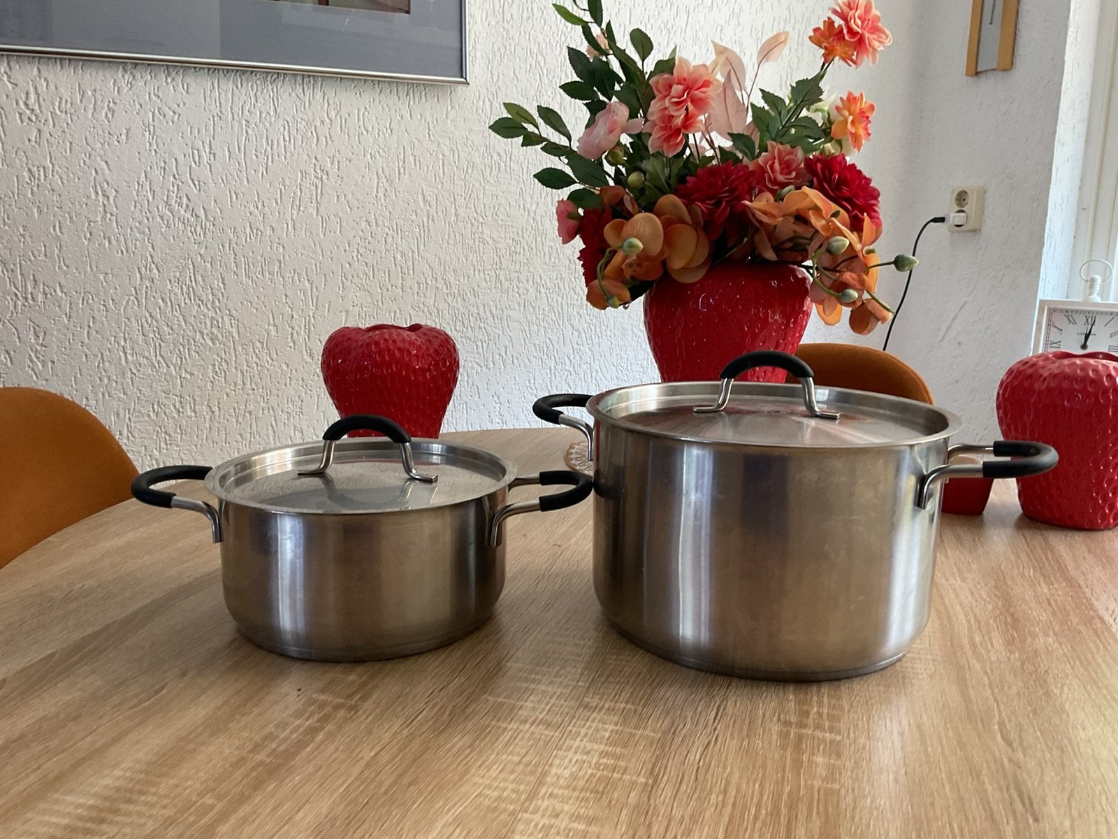 Een grote soeppan en een iets kleinere pan. .  Van de Hema., Ophalen of Verzenden, Zo goed als nieuw