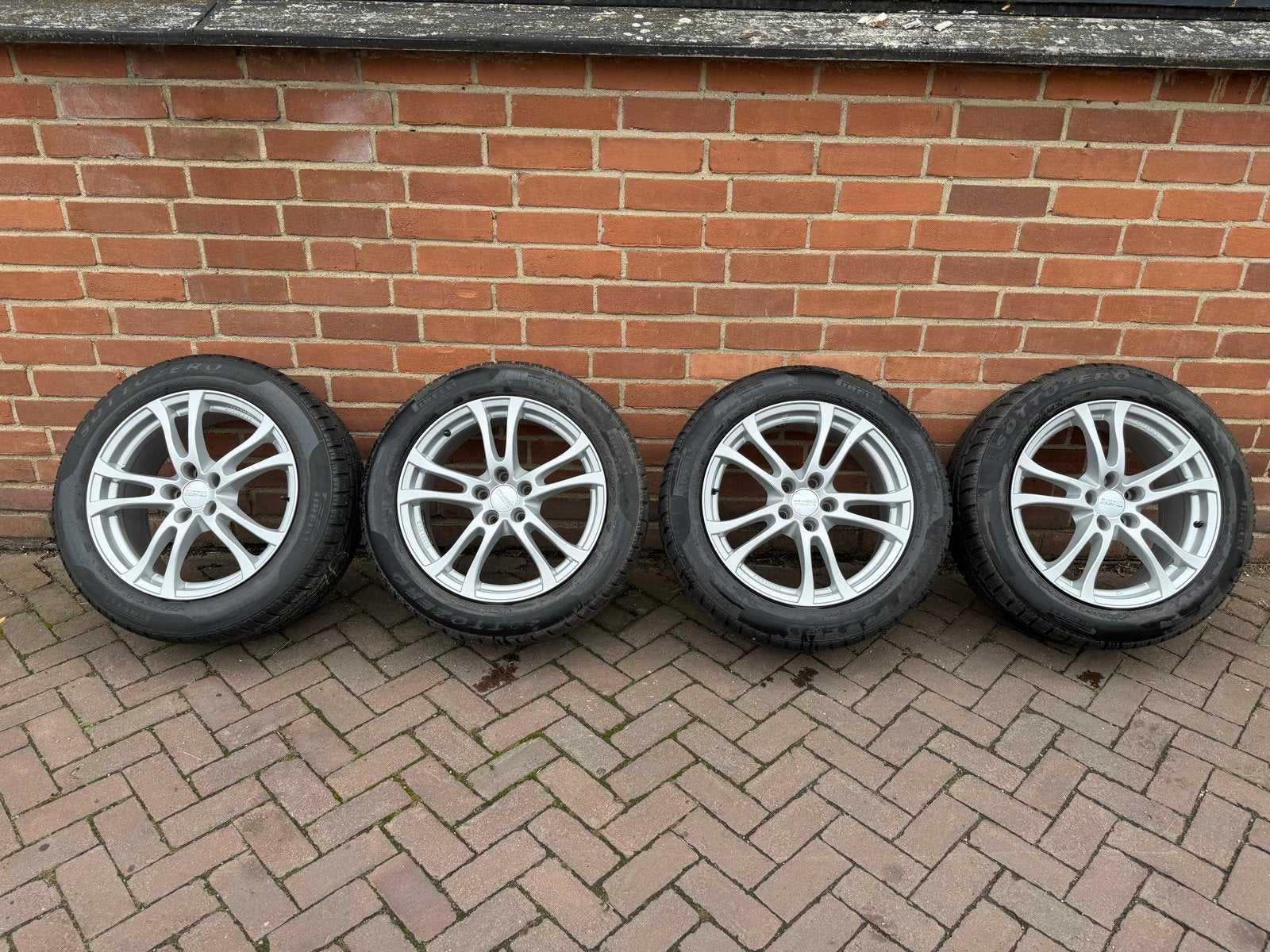 Pirelli winterbanden met velgen - 225/55R18, Ophalen, 18 inch, Gebruikt, Banden en Velgen