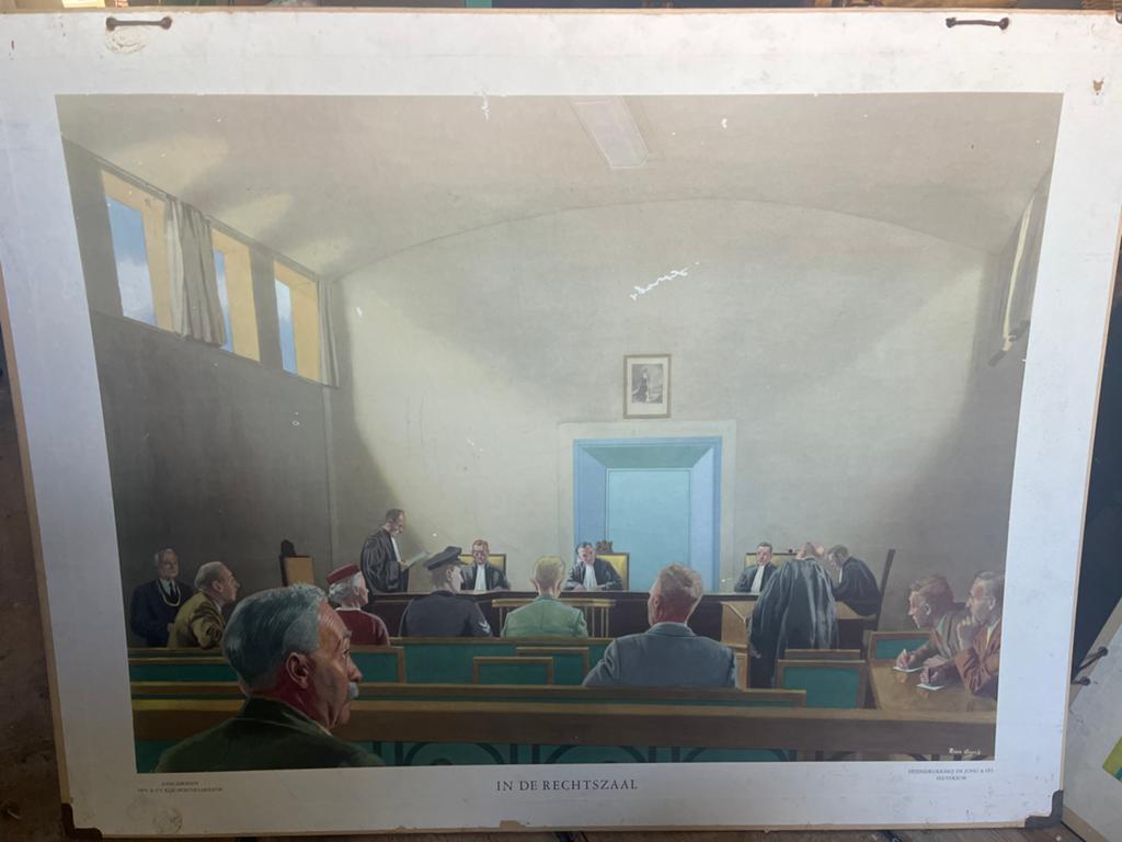 Vintage poster 'In de Rechtszaal' door Rien Goris, Ophalen of Verzenden, Overige thema's