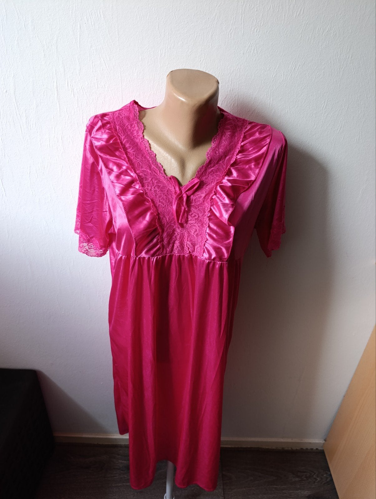 Roze satijnen nachtjapon met kant - Maat S, Kleding | Dames, Ophalen of Verzenden, Roze, Nachtkleding
