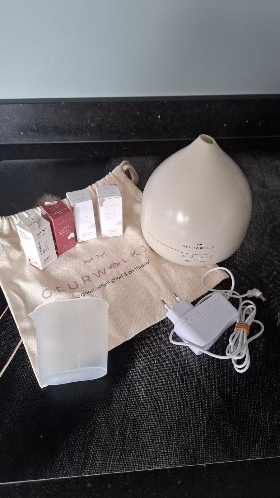 Geurwolkje Aroma Diffuser met 4 Etherische Oliën, Huis en Inrichting, Ophalen of Verzenden, Zo goed als nieuw, Beige, Kunststof