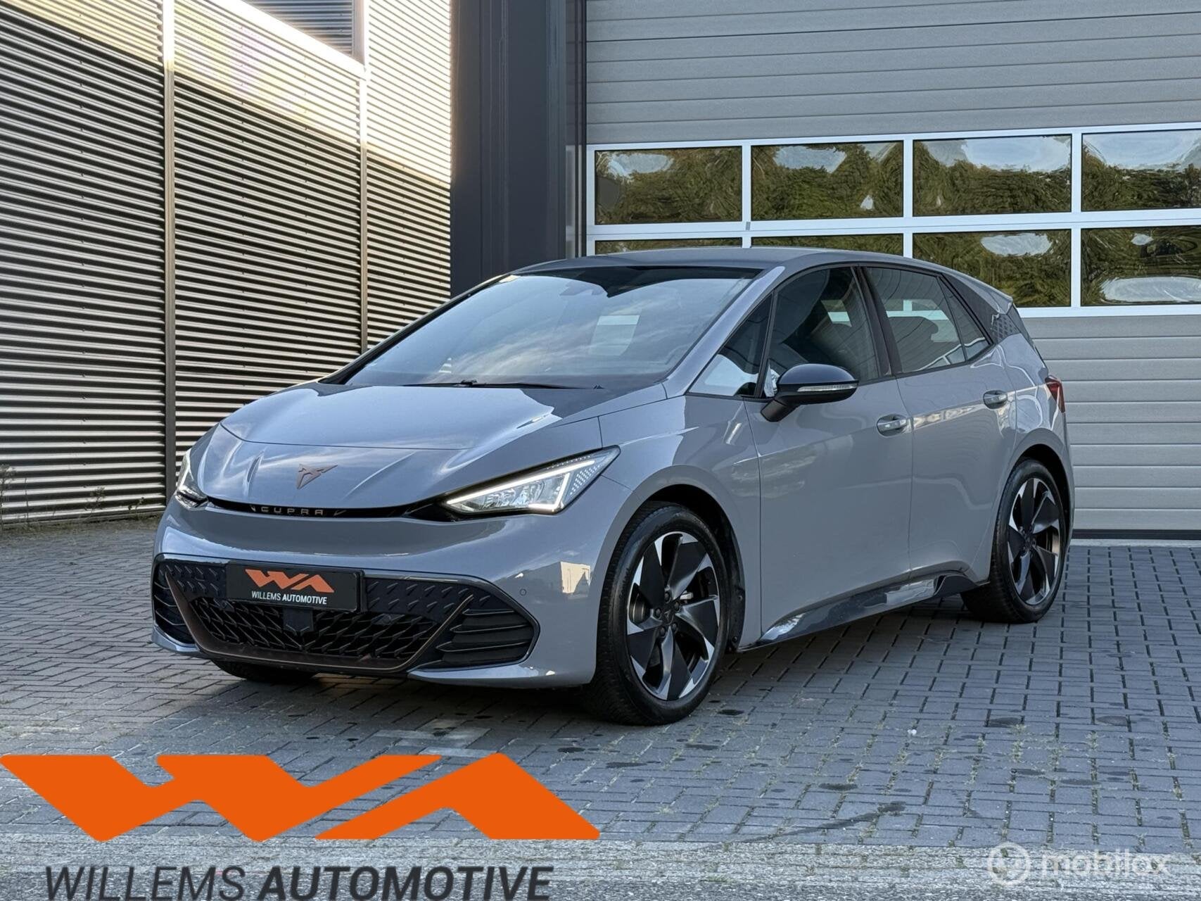 CUPRA Born Impulse 62 kWh 204PK Vapor Grey|19'inch|SOH96%, Auto's, Automaat, Zwart, Parkeersensor, 1728 kg