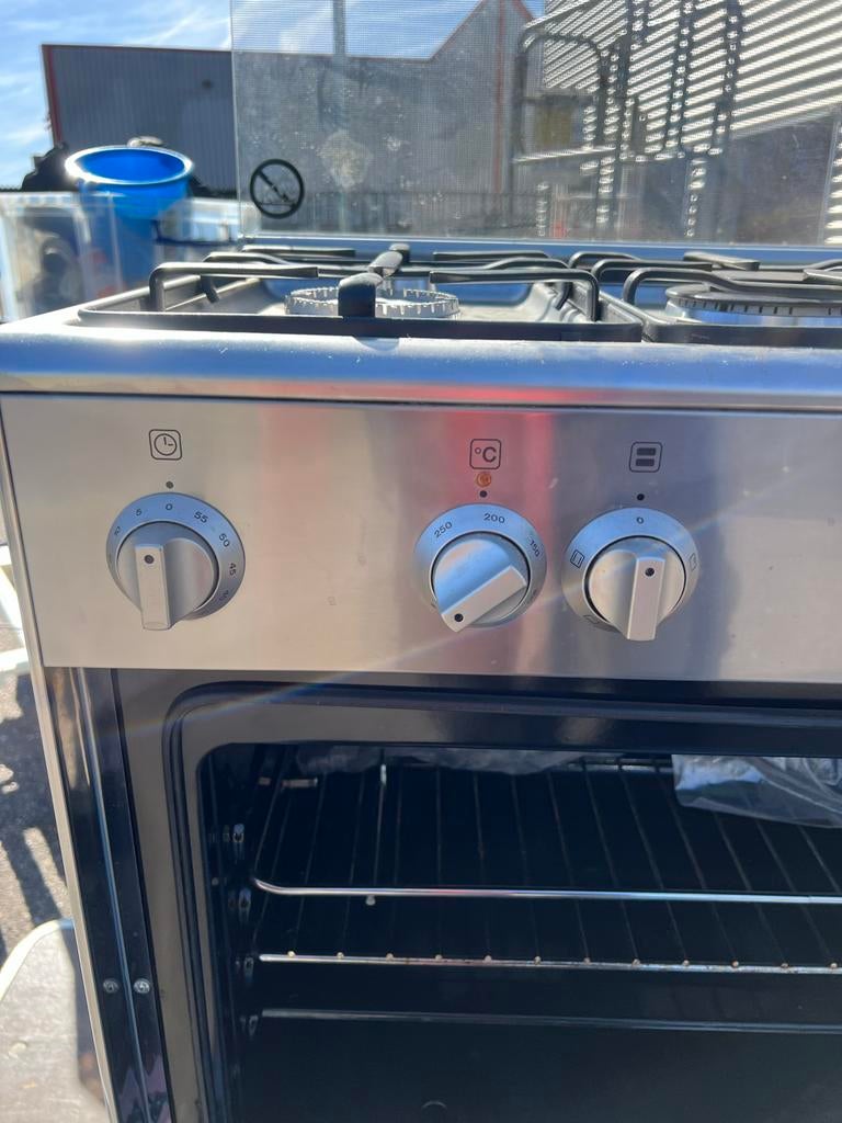 Vrijstaand gasfornuis met oven - Zilver, Witgoed en Apparatuur, Fornuizen, Ophalen, Gebruikt, 60 cm of meer, Grill
