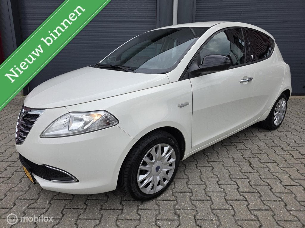 Lancia Ypsilon 0.9 TwinAir /Trekhaak /Nwe APK /Knappe auto, Auto's, Lancia, Voorwielaandrijving, Euro 5, 86 pk, Gebruikt