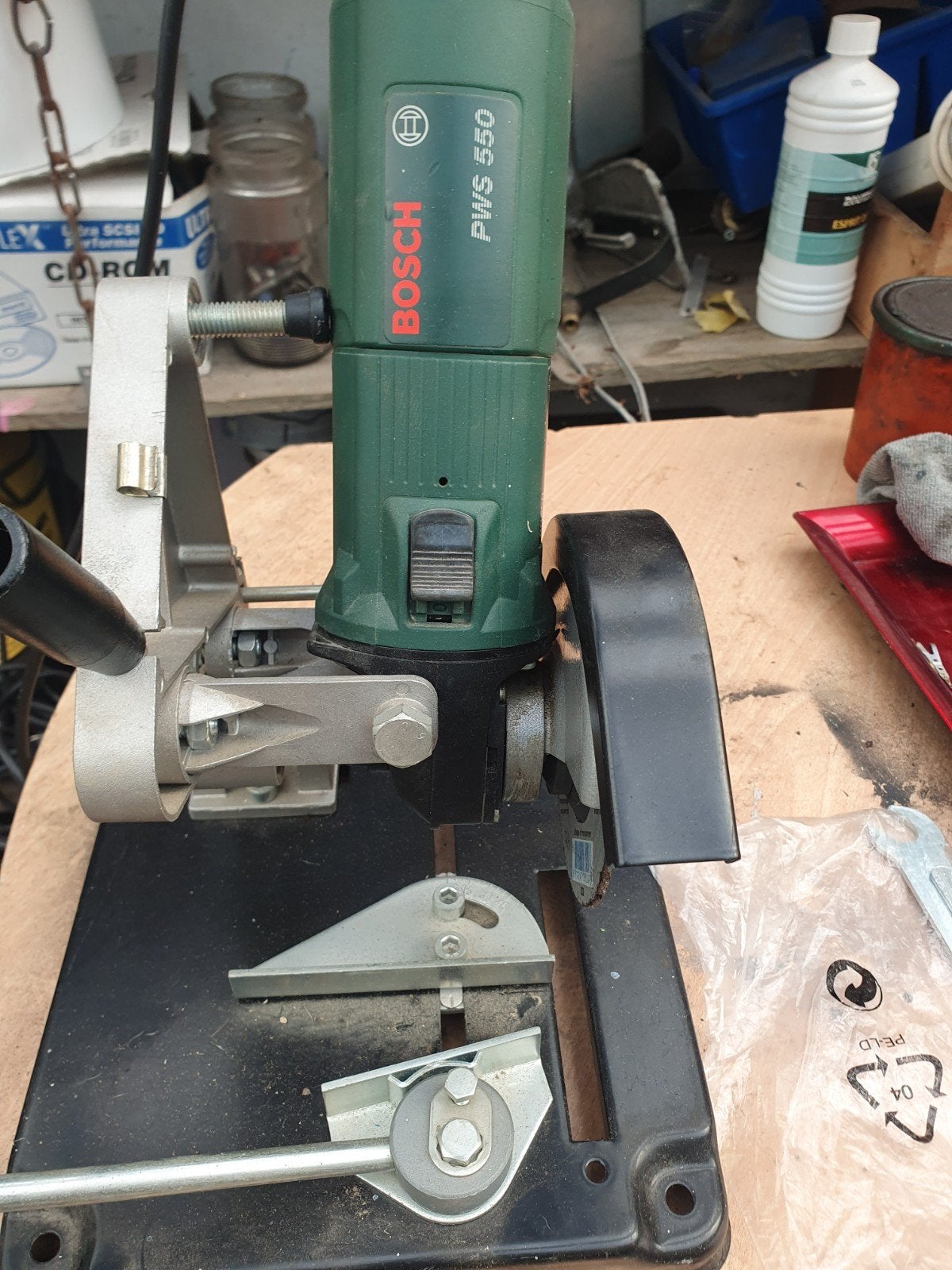 Bosch PWS 550 haakse slijper met standaard, Ophalen of Verzenden, Gebruikt, Minder dan 700 watt, Haakse handslijpmachine