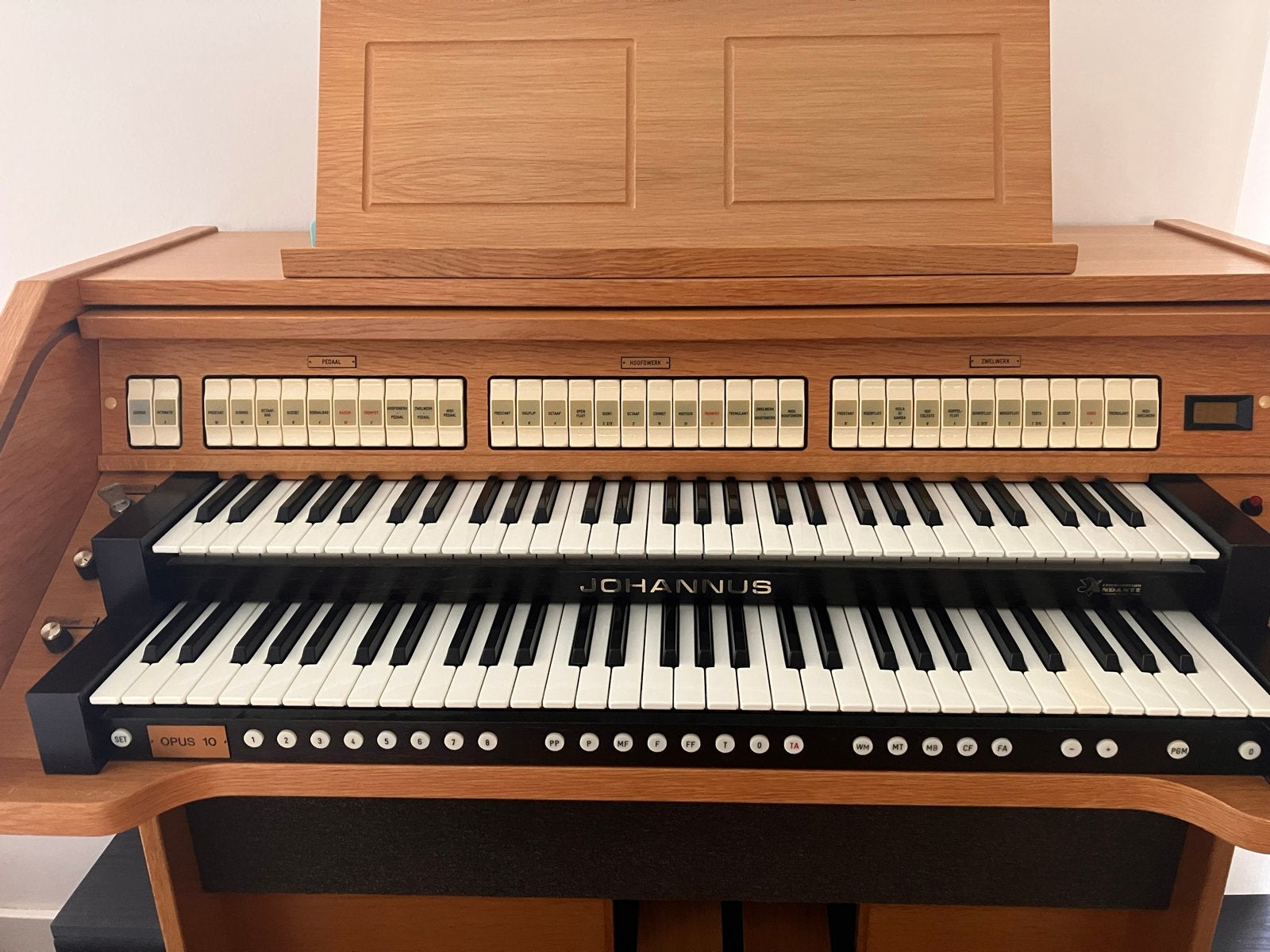 Geliefd Johannus Opus 10 Orgel - Zo goed als nieuw, Muziek en Instrumenten, Orgels, Ophalen of Verzenden, Zo goed als nieuw, 2 klavieren