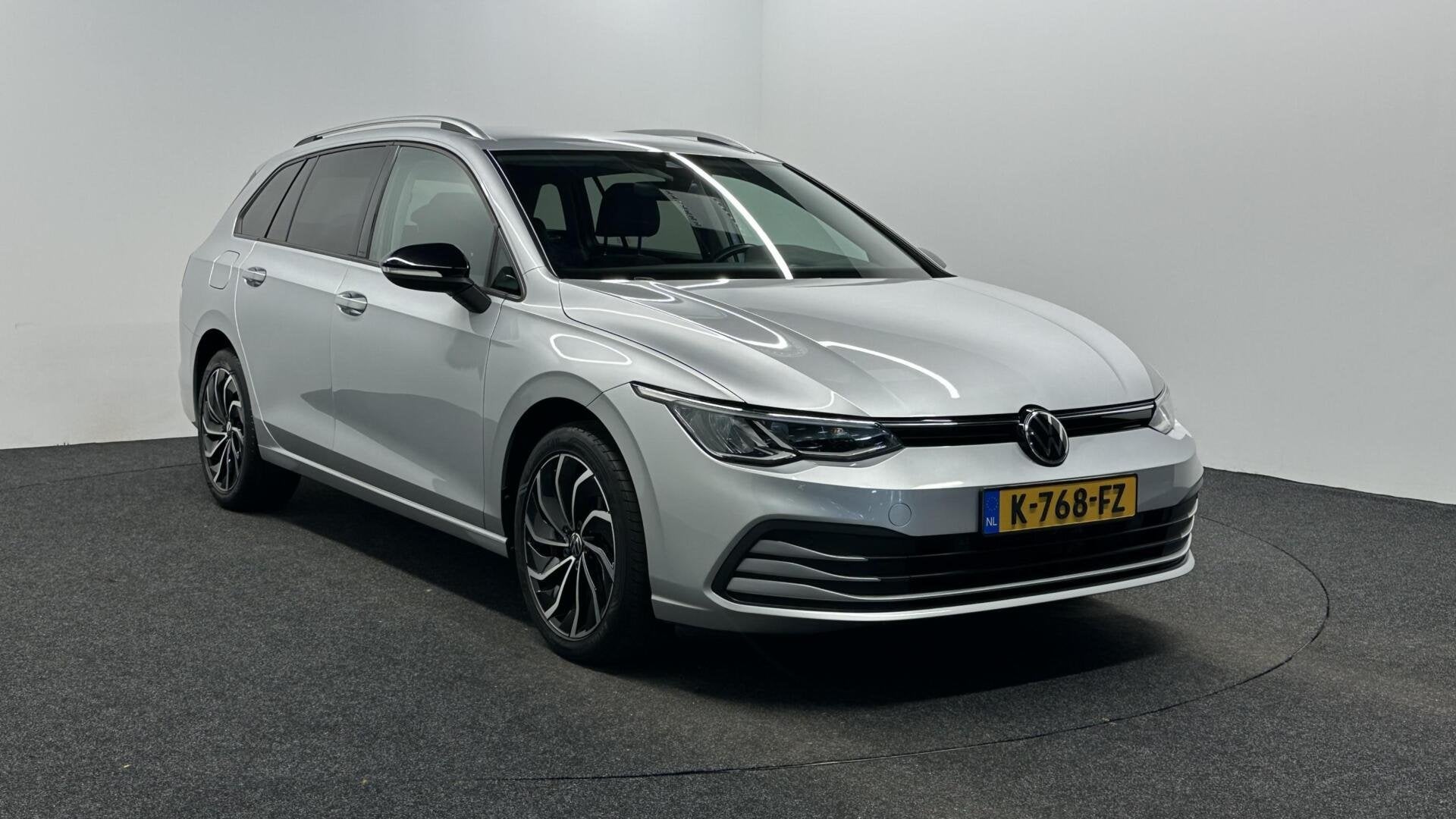 Volkswagen Golf Variant 1.0 eTSI Life CAMERA CARPLAY NAVI CR, Auto's, Stof, Gebruikt, Met garantie (alle), 19 km/l