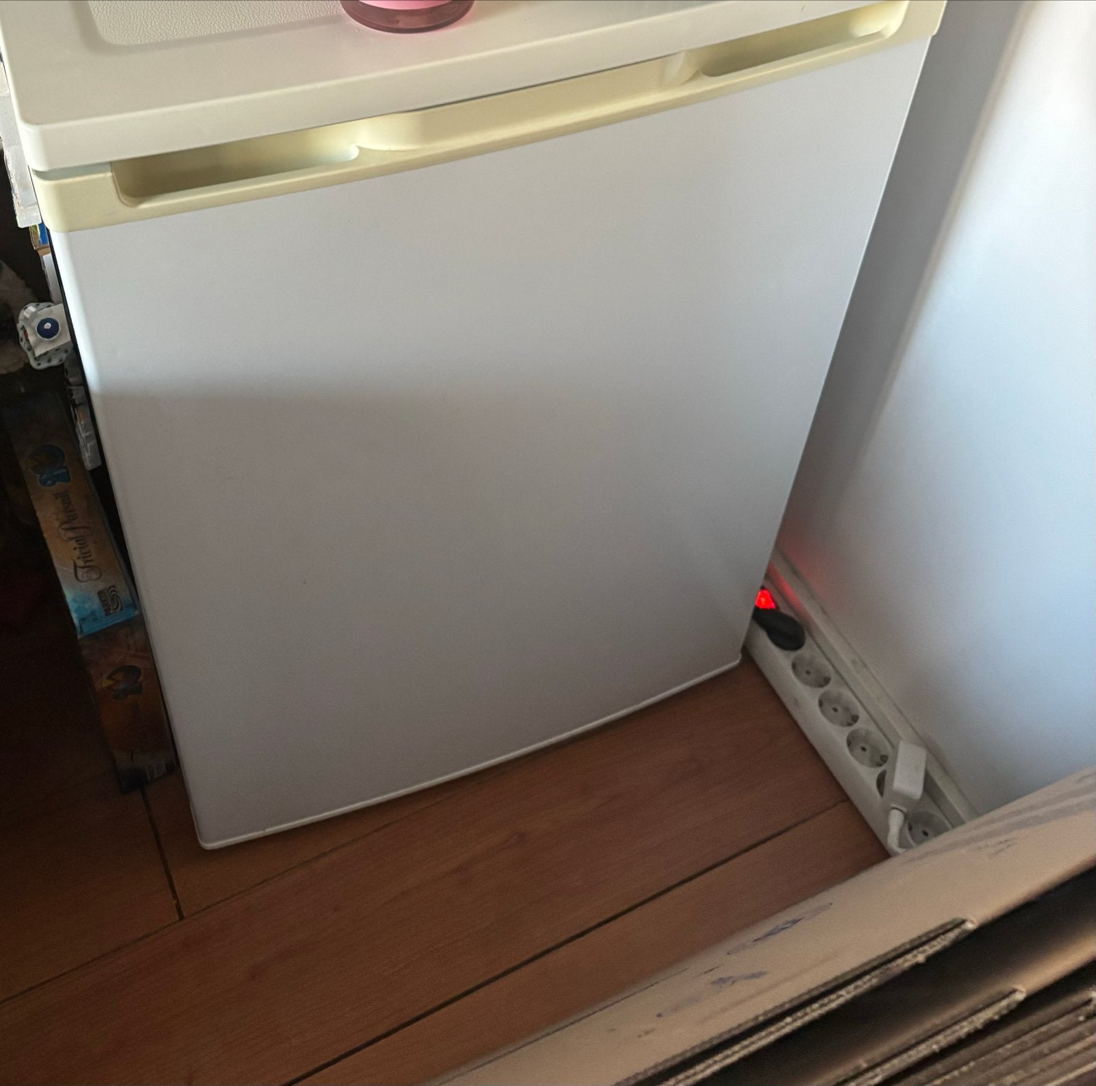 Koelkast met vriesvak (hendel kapot) IKEA Lagan, Witgoed en Apparatuur, Gebruikt, 75 tot 100 liter, 45 tot 60 cm, Met vriesvak