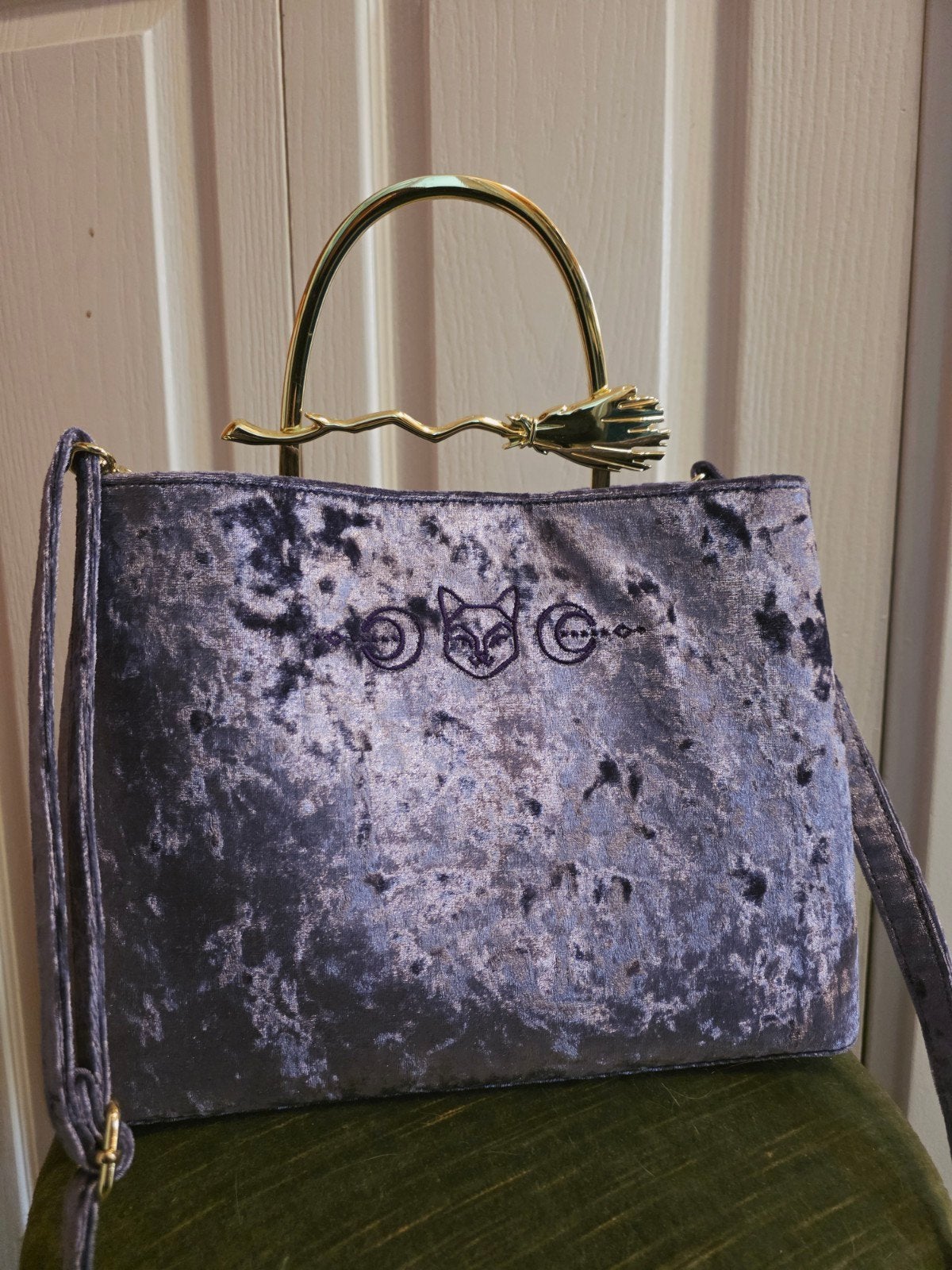 Disney Loungefly Hocus Pocus Binx Heksenbezem tas, Sieraden, Tassen en Uiterlijk, Ophalen of Verzenden, Zo goed als nieuw, Paars